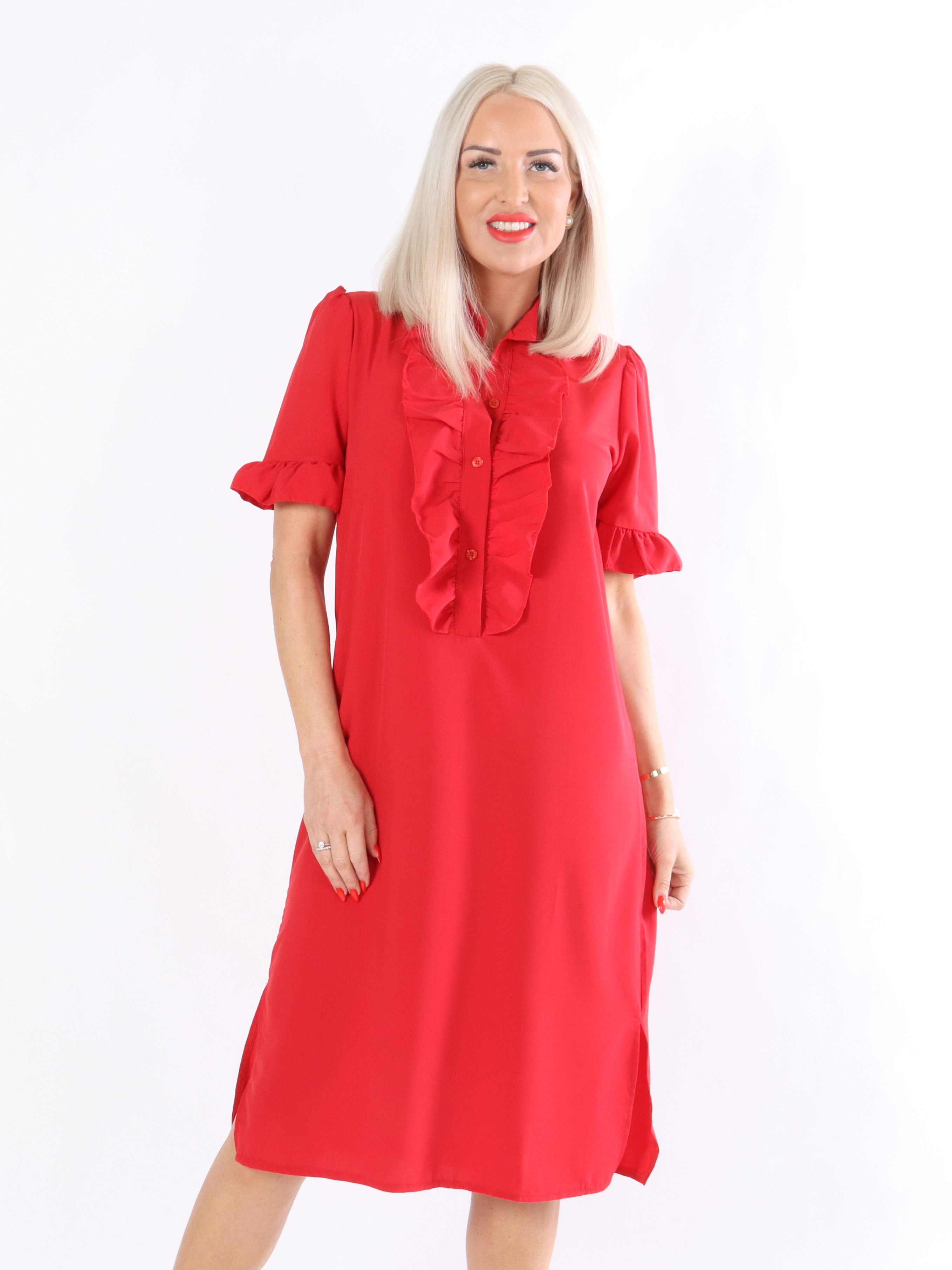 Sigga - Klänning med volanger och puffärmar