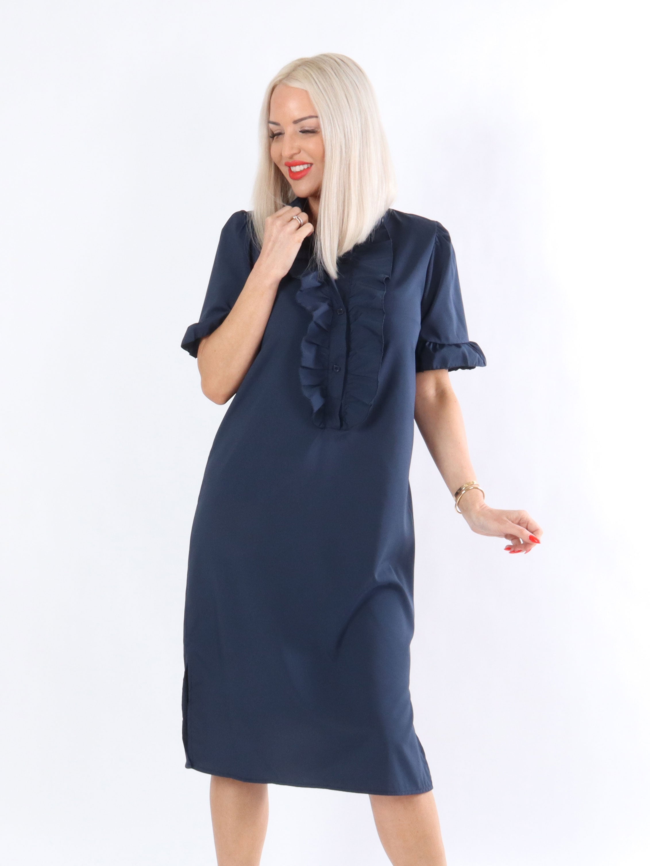 Sigga - Klänning med volanger och puffärmar