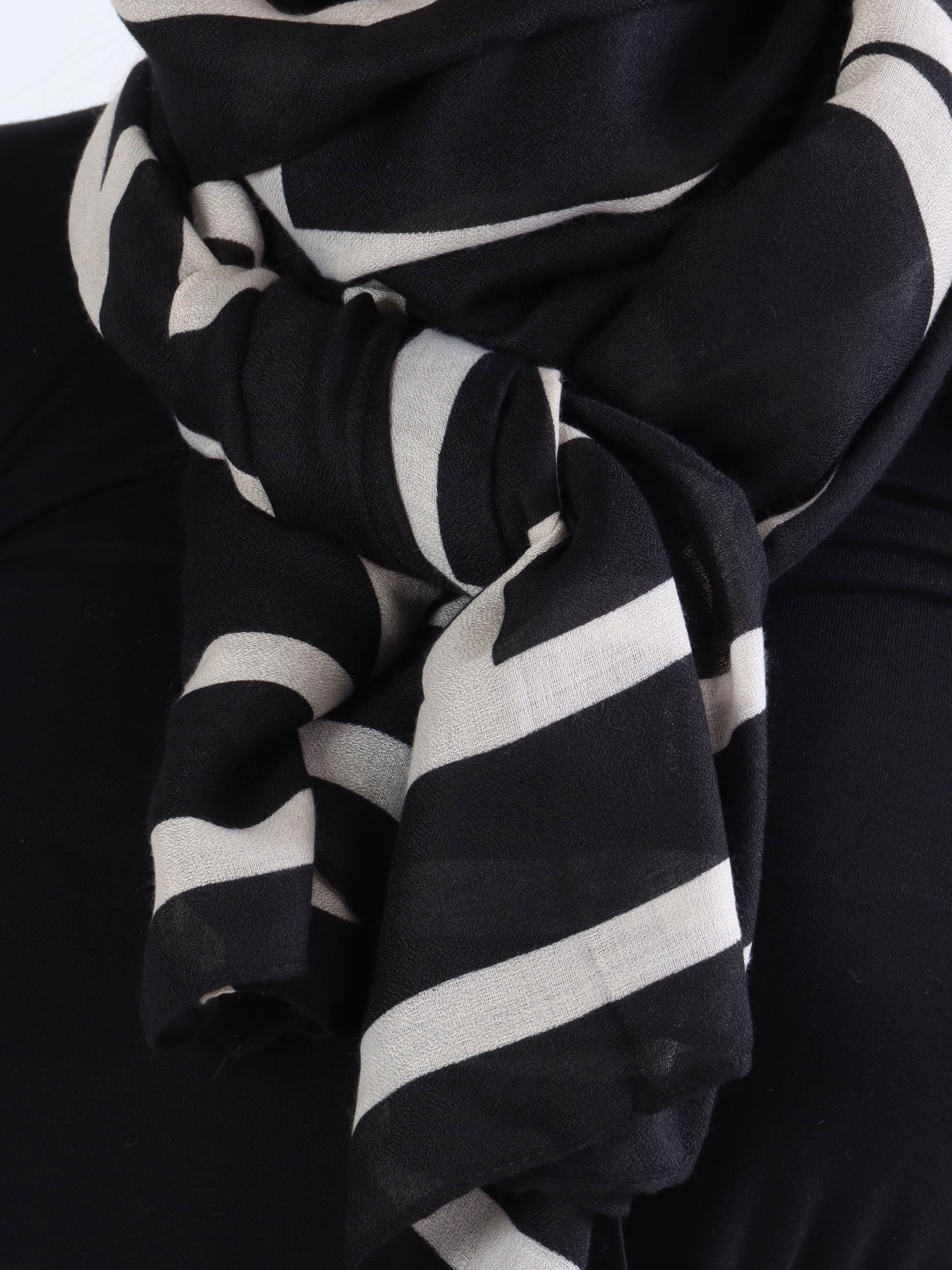 Malia - Stor halsduk med mönster