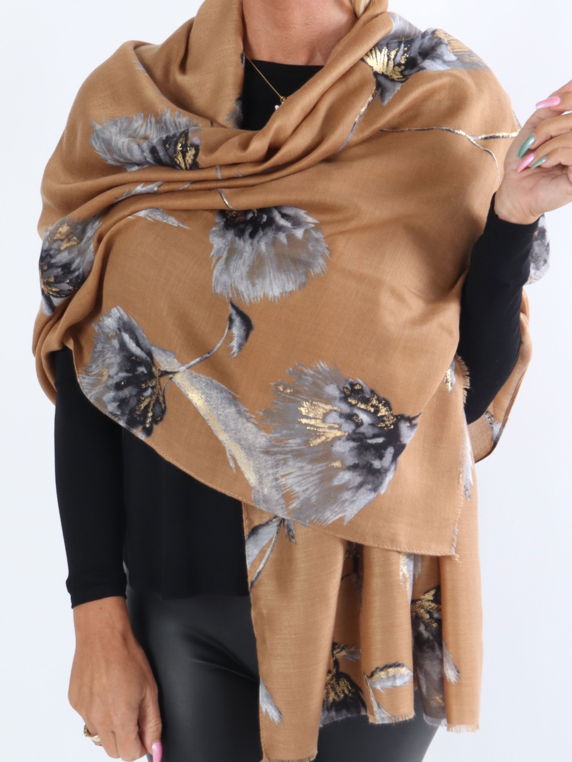 Vanessa - Stor halsduk med mönster och gulddetaljer