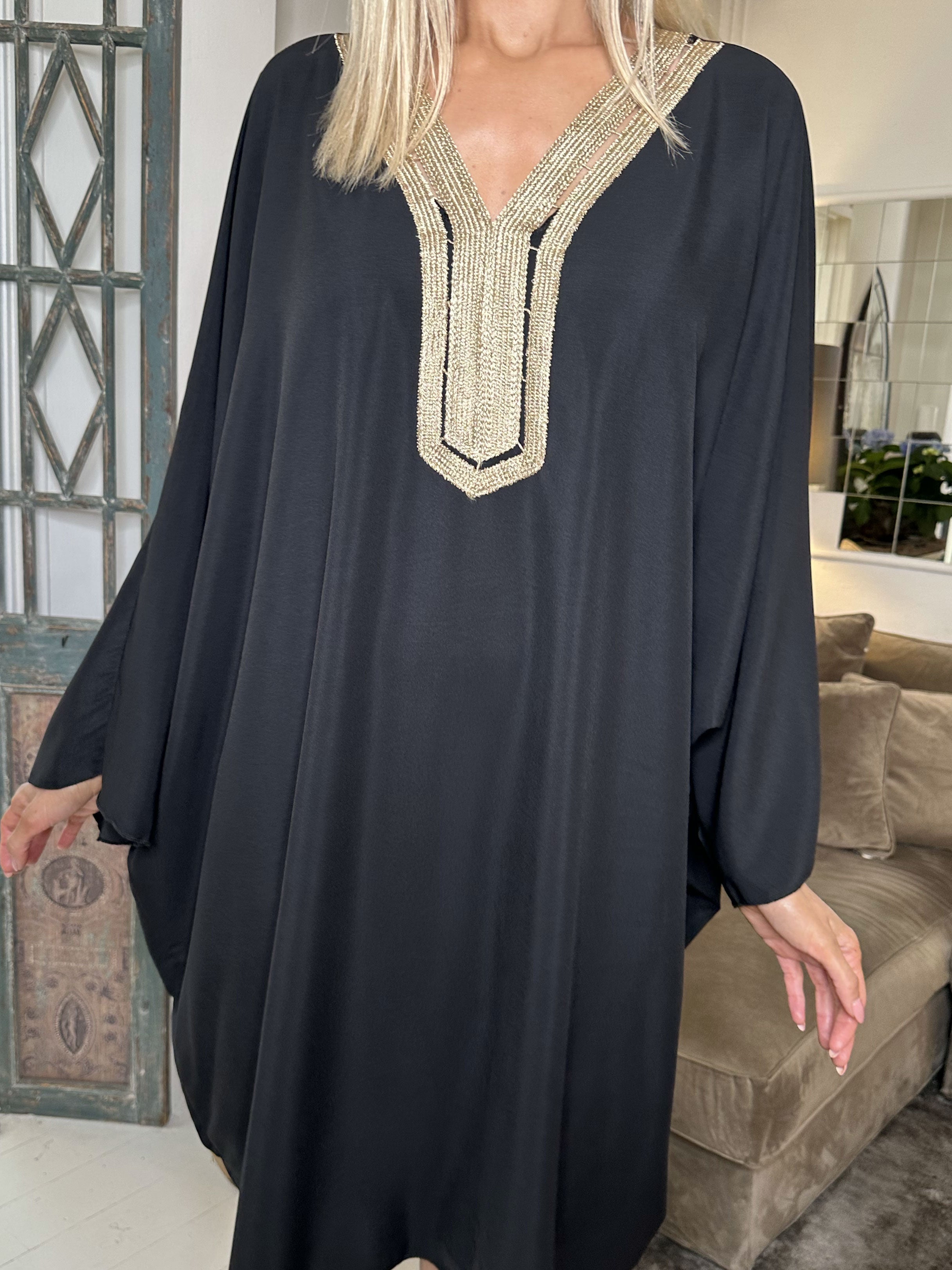 Viola - Tunika med gyllene halsringning