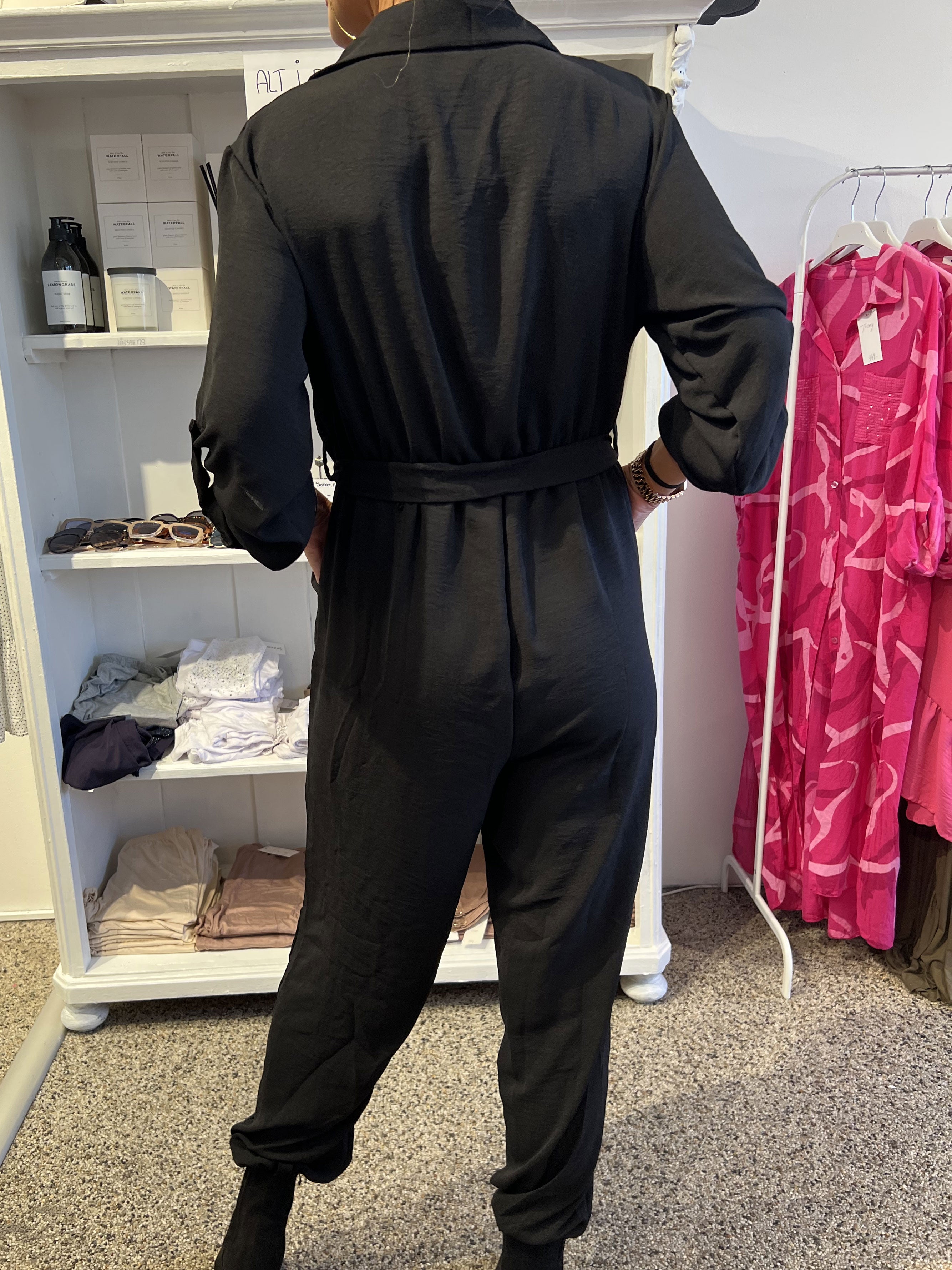 Malina Sleeve - Byxdräkt med guldknappar