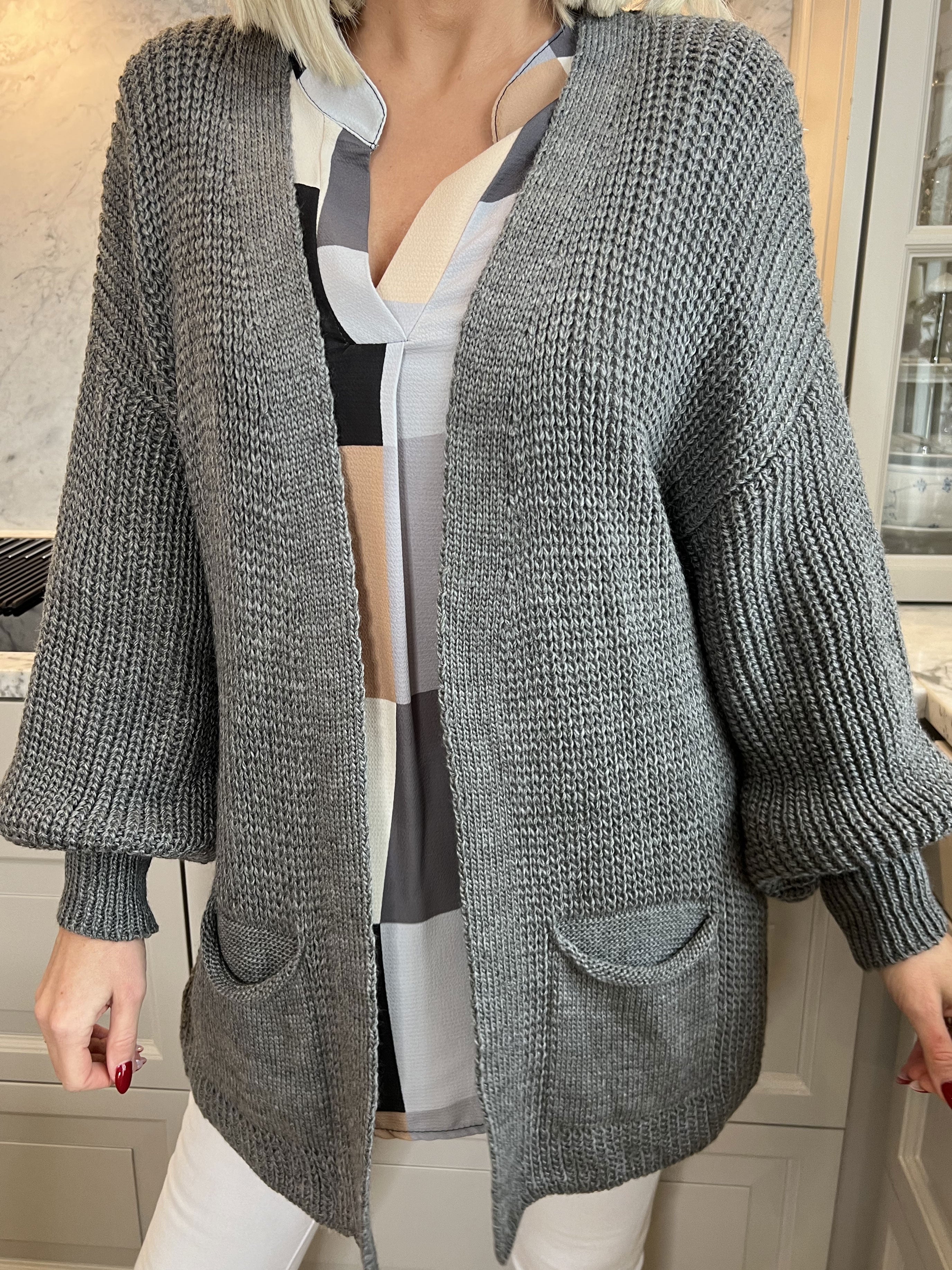 Sally Short - Söt stickad kofta med ballongärmar