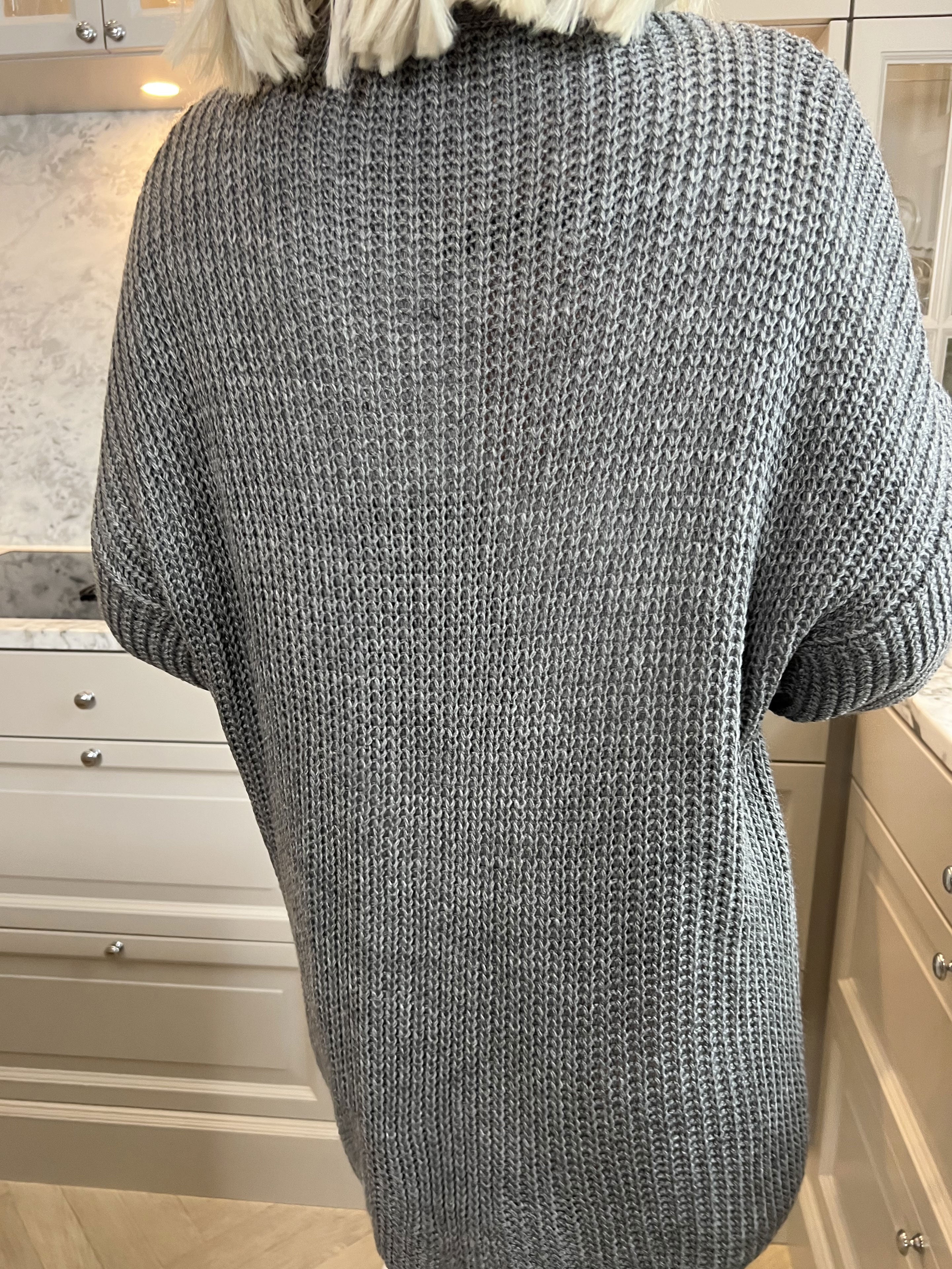 Sally Short - Söt stickad kofta med ballongärmar