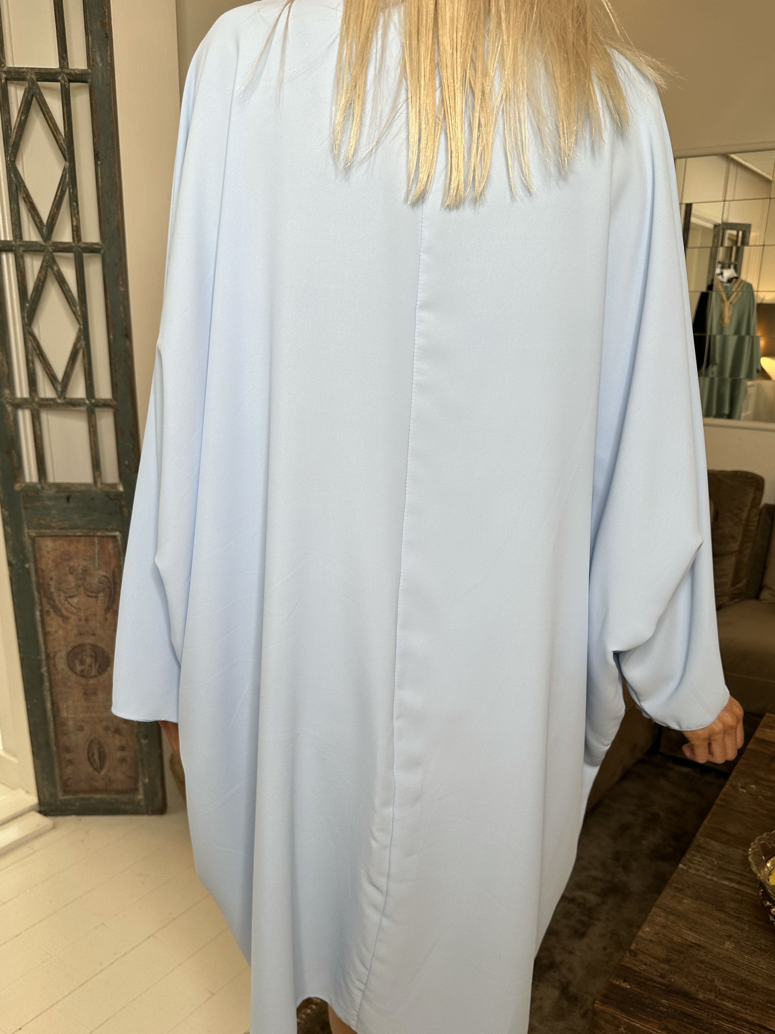 Viola - Tunika med gyllene halsringning