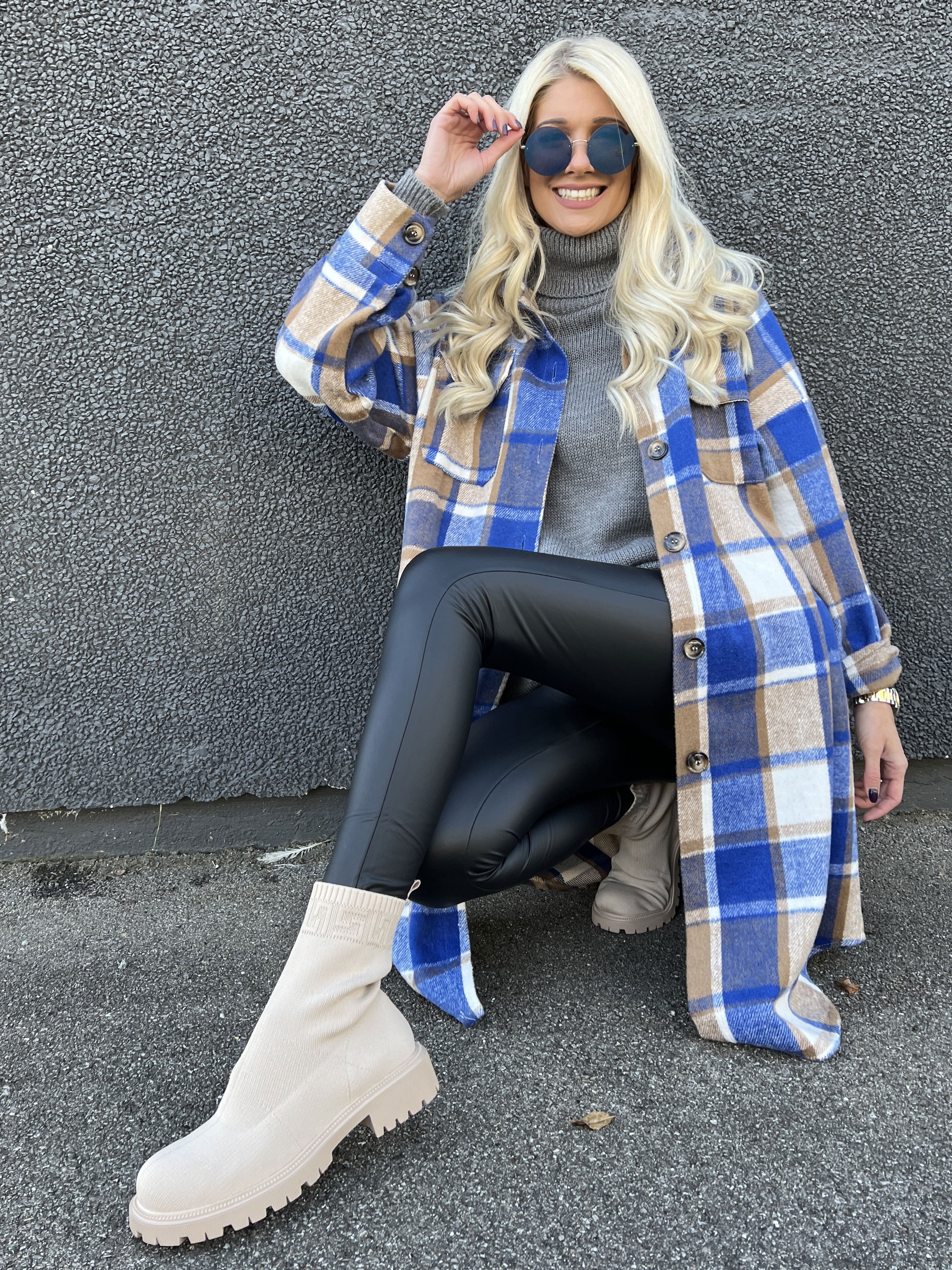 Natalia - Lång rutig jacka med knappar