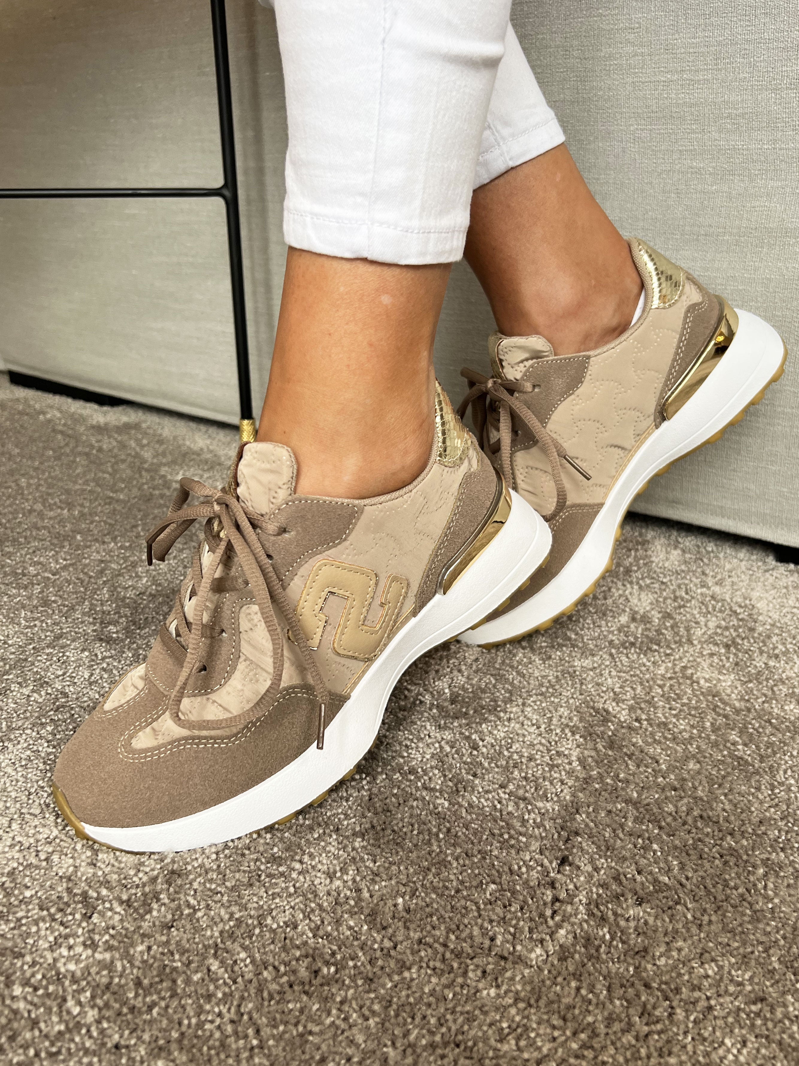 Line - Sneakers med detaljer i ormtryck - Taupe