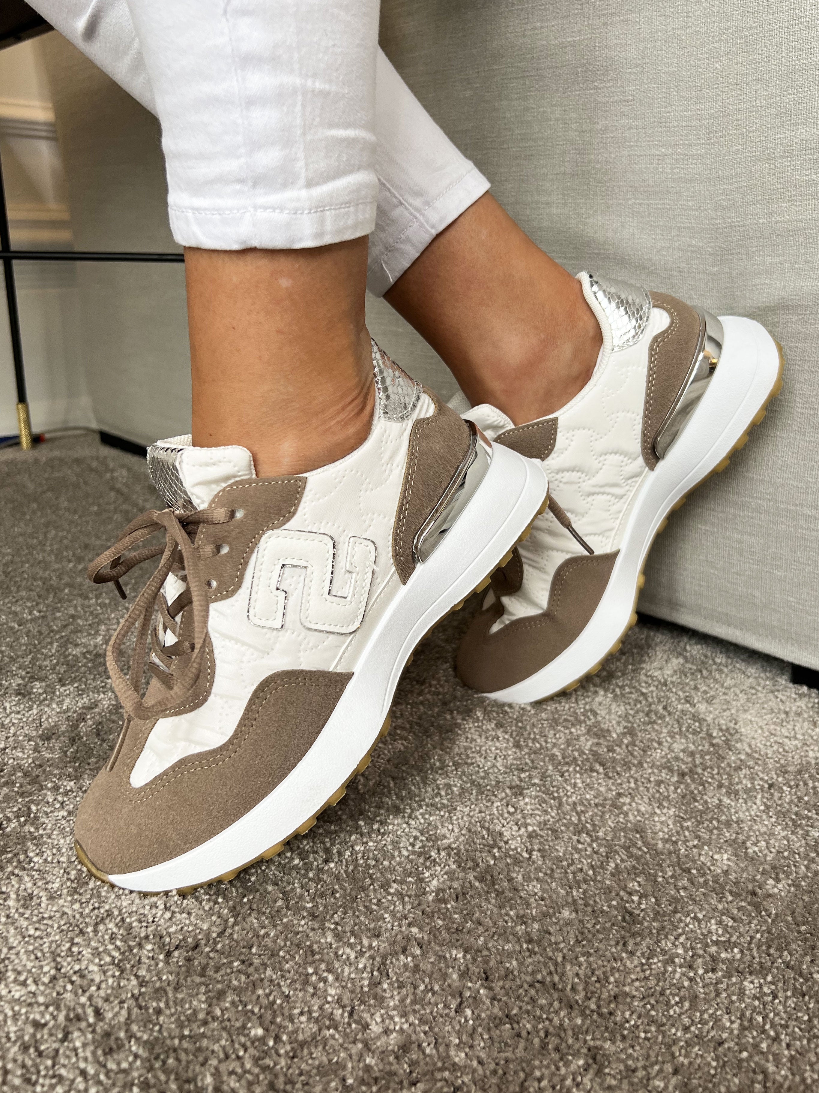 Line - Sneakers med detaljer i ormtryck - Black