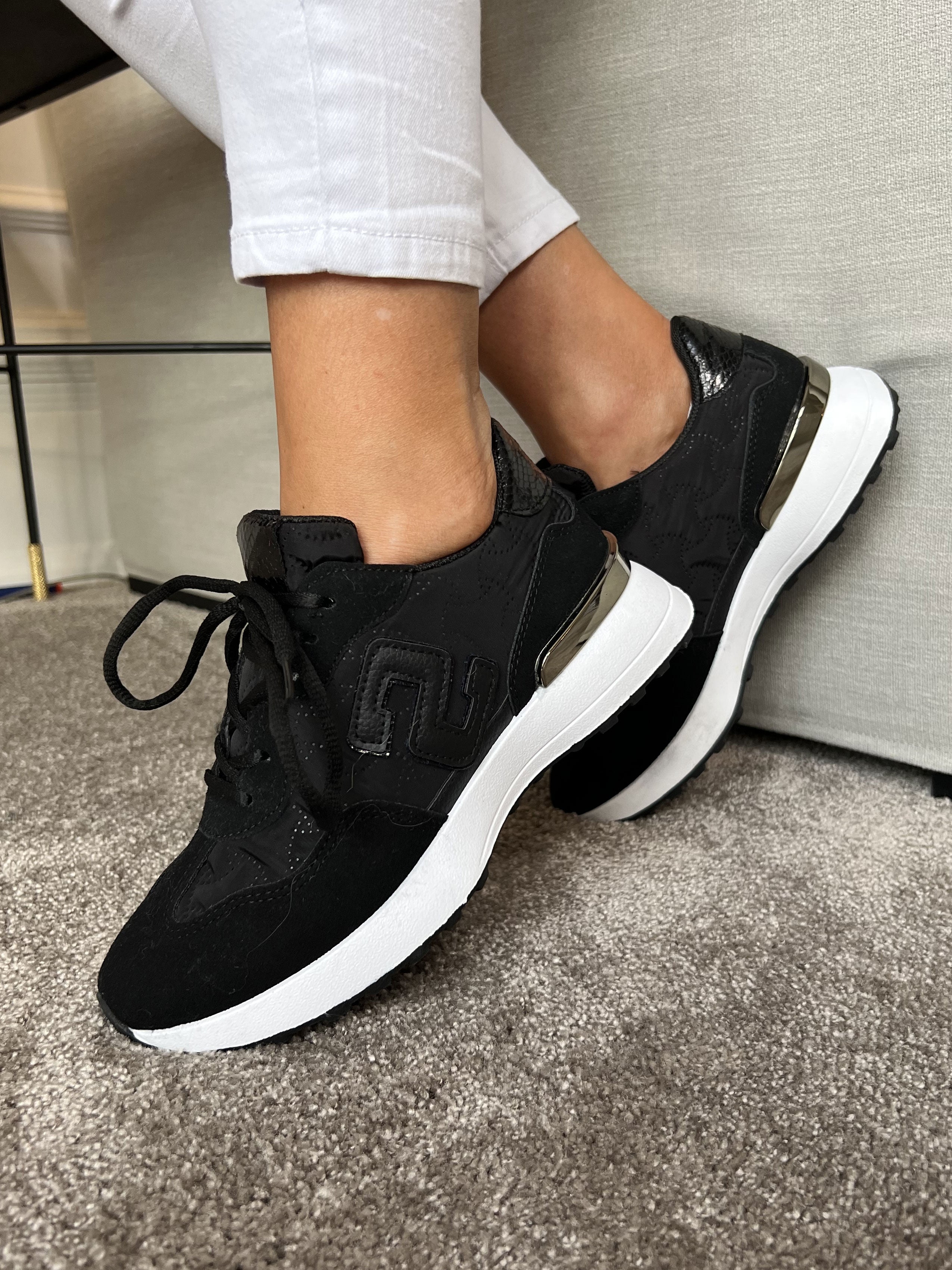 Line - Sneakers med detaljer i ormtryck - Taupe