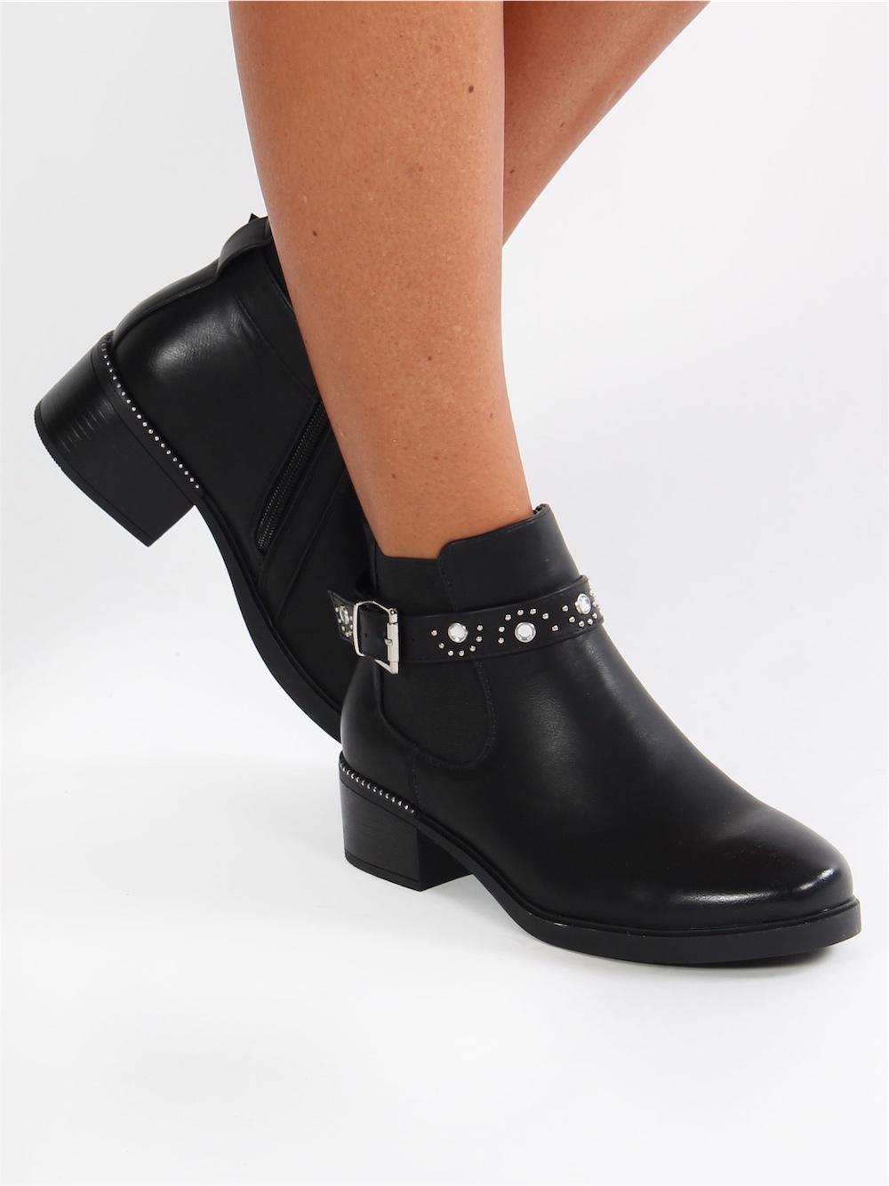 Madie - Svarta stövlar med nitar och liknande