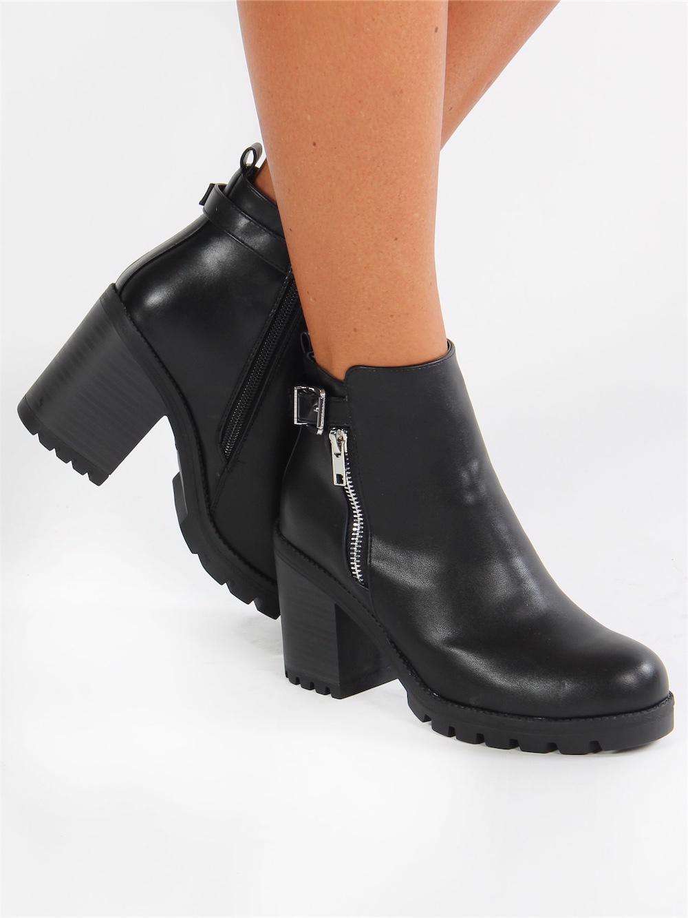 Celine - Svarta stövlar med silverfärgad dragkedja och grov klack