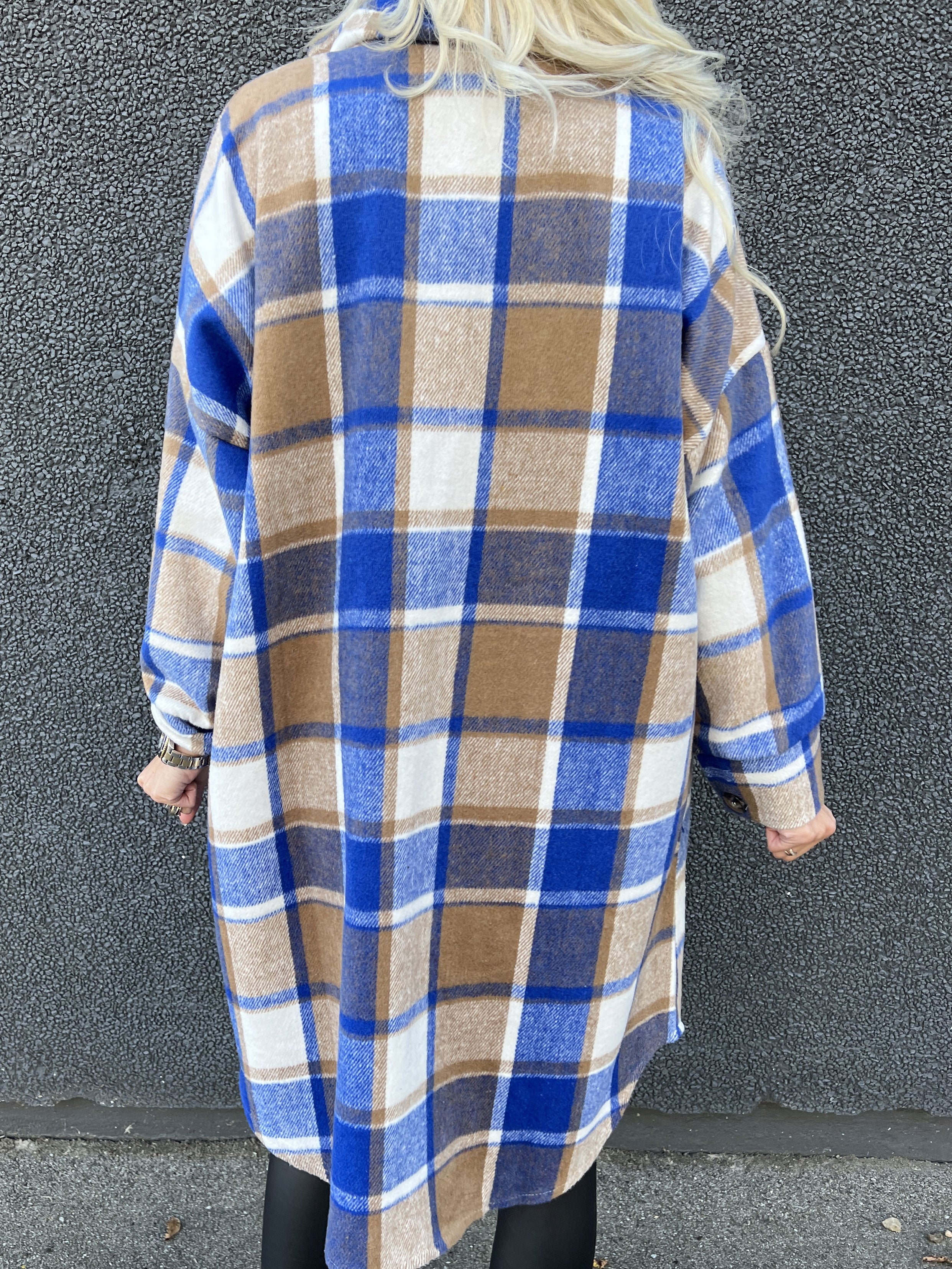 Natalia - Lång rutig jacka med knappar