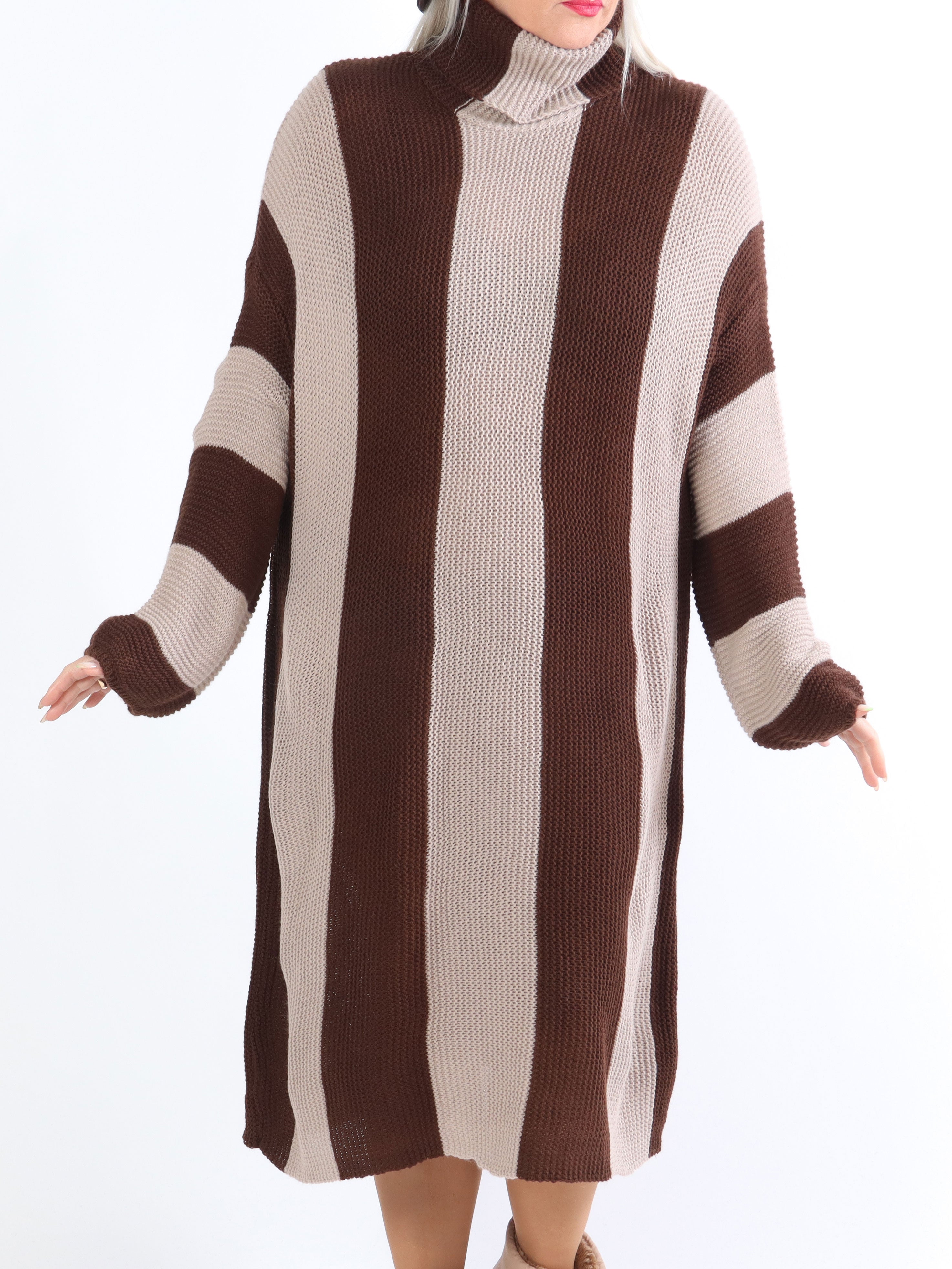 Alitta - Plus size stickad klänning med rullhals