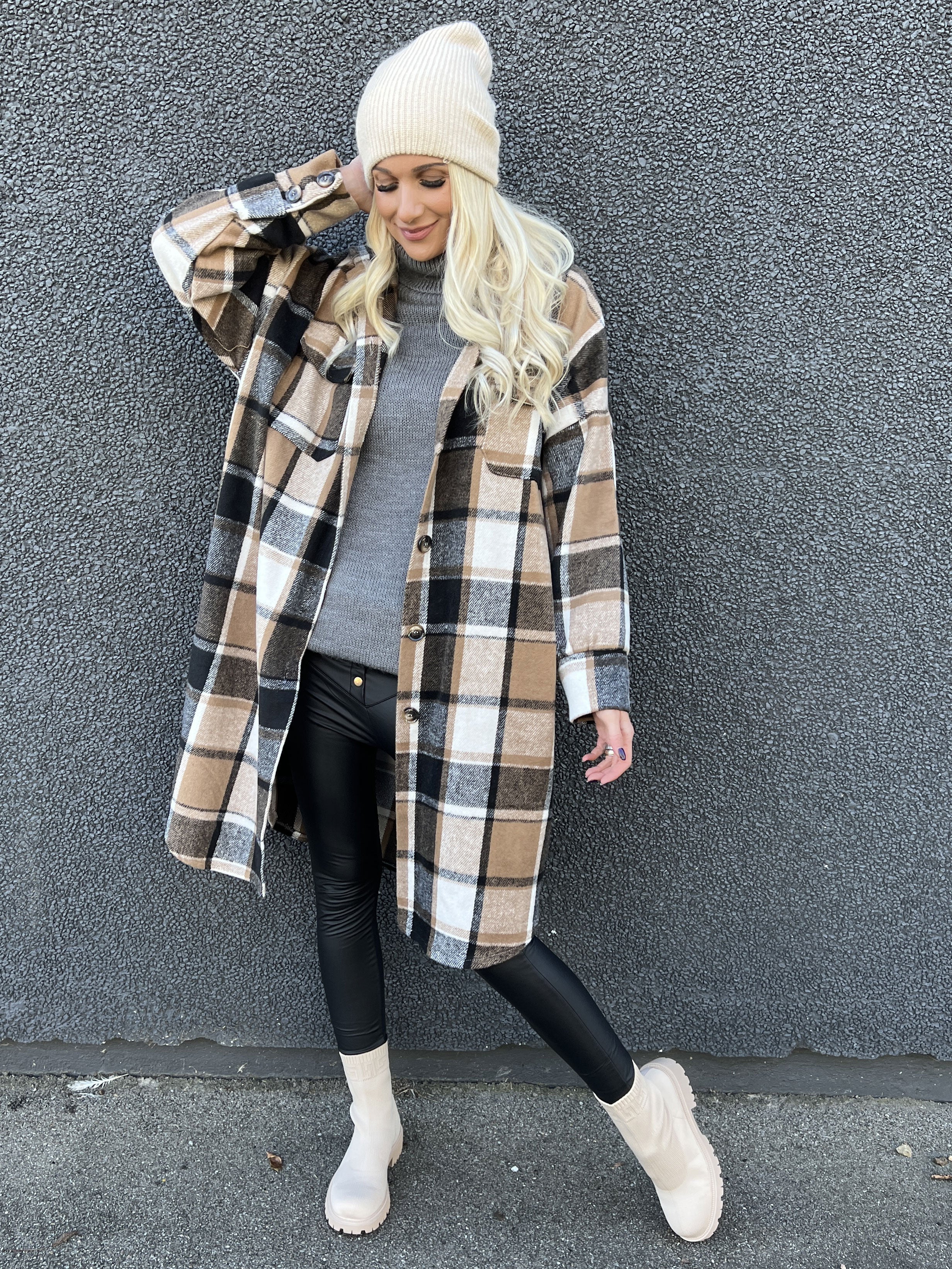 Natalia - Lång rutig jacka med knappar