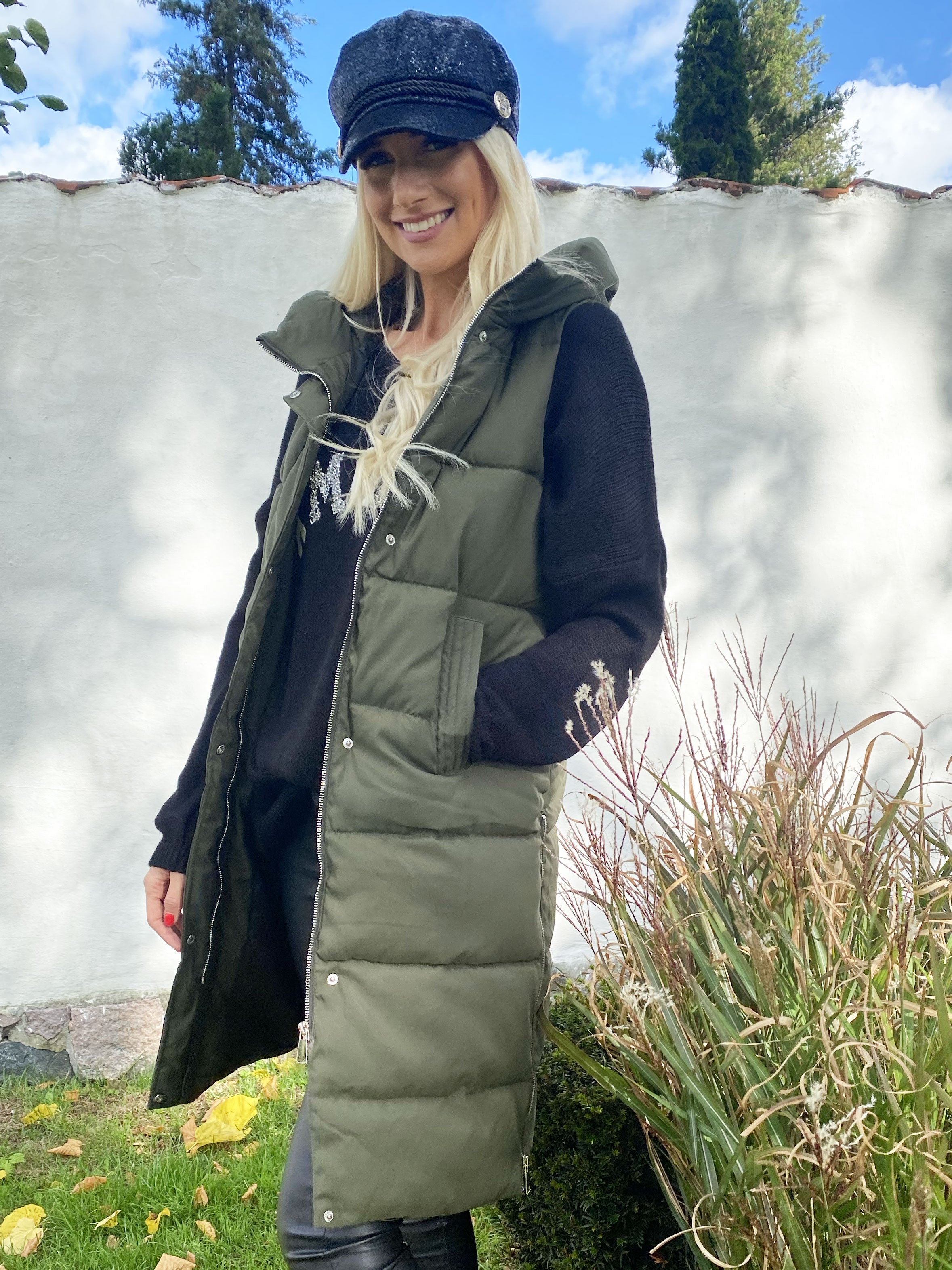 Xenia - Lång quiltad väst med huva