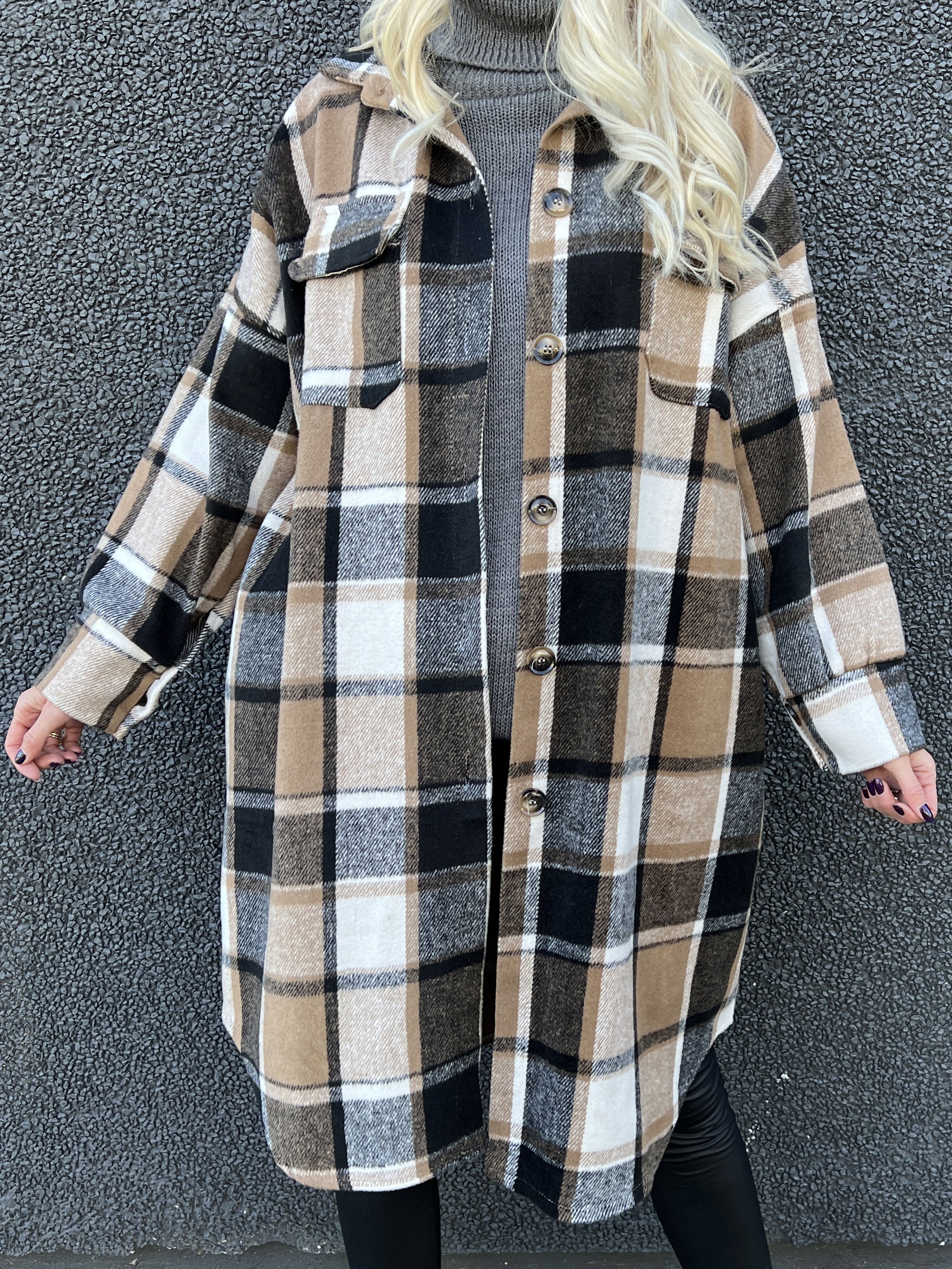 Natalia - Lång rutig jacka med knappar