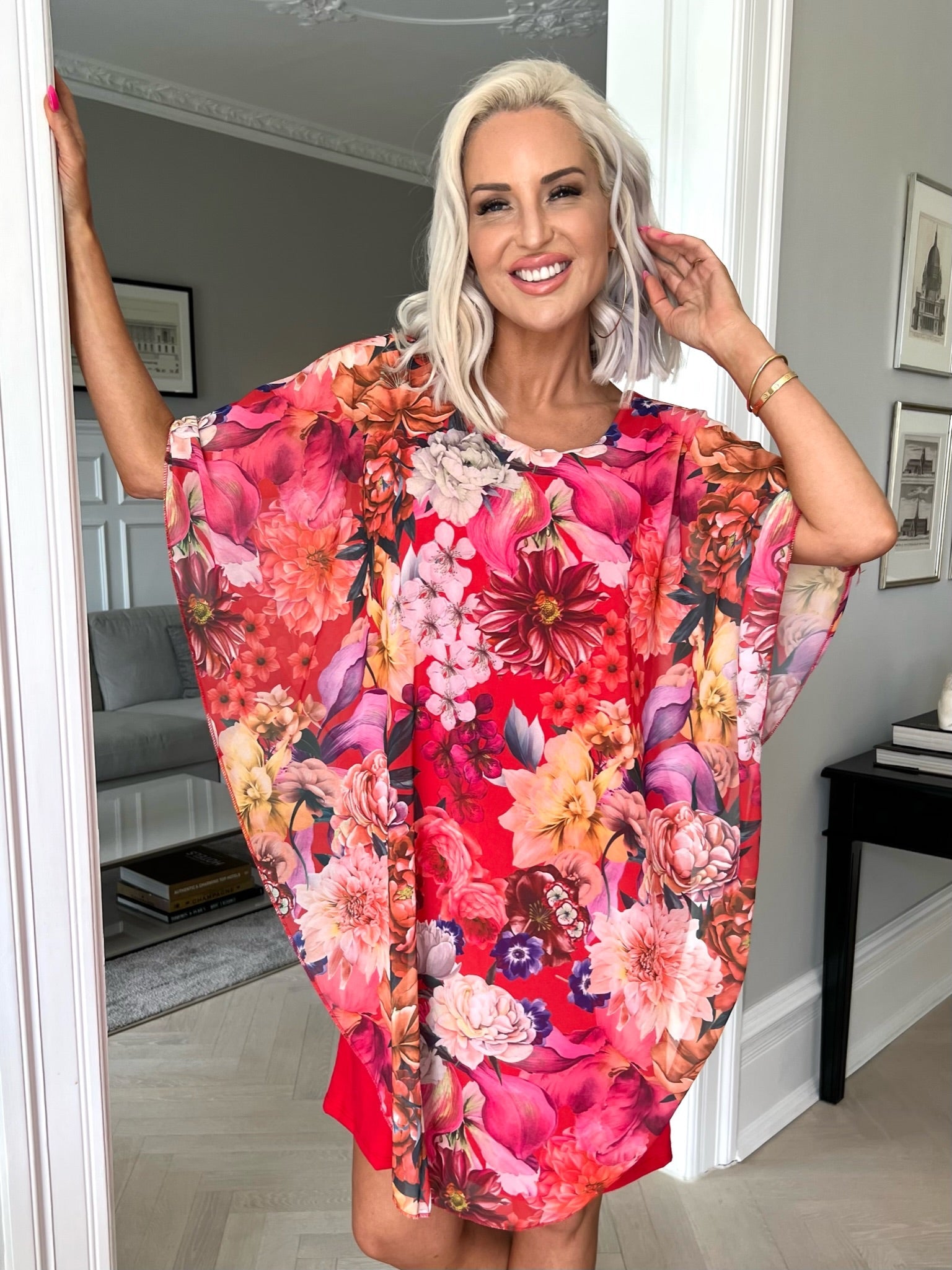 Kenya Big Flower - Tunikaklänning med chiffonglager i blommigt tryck