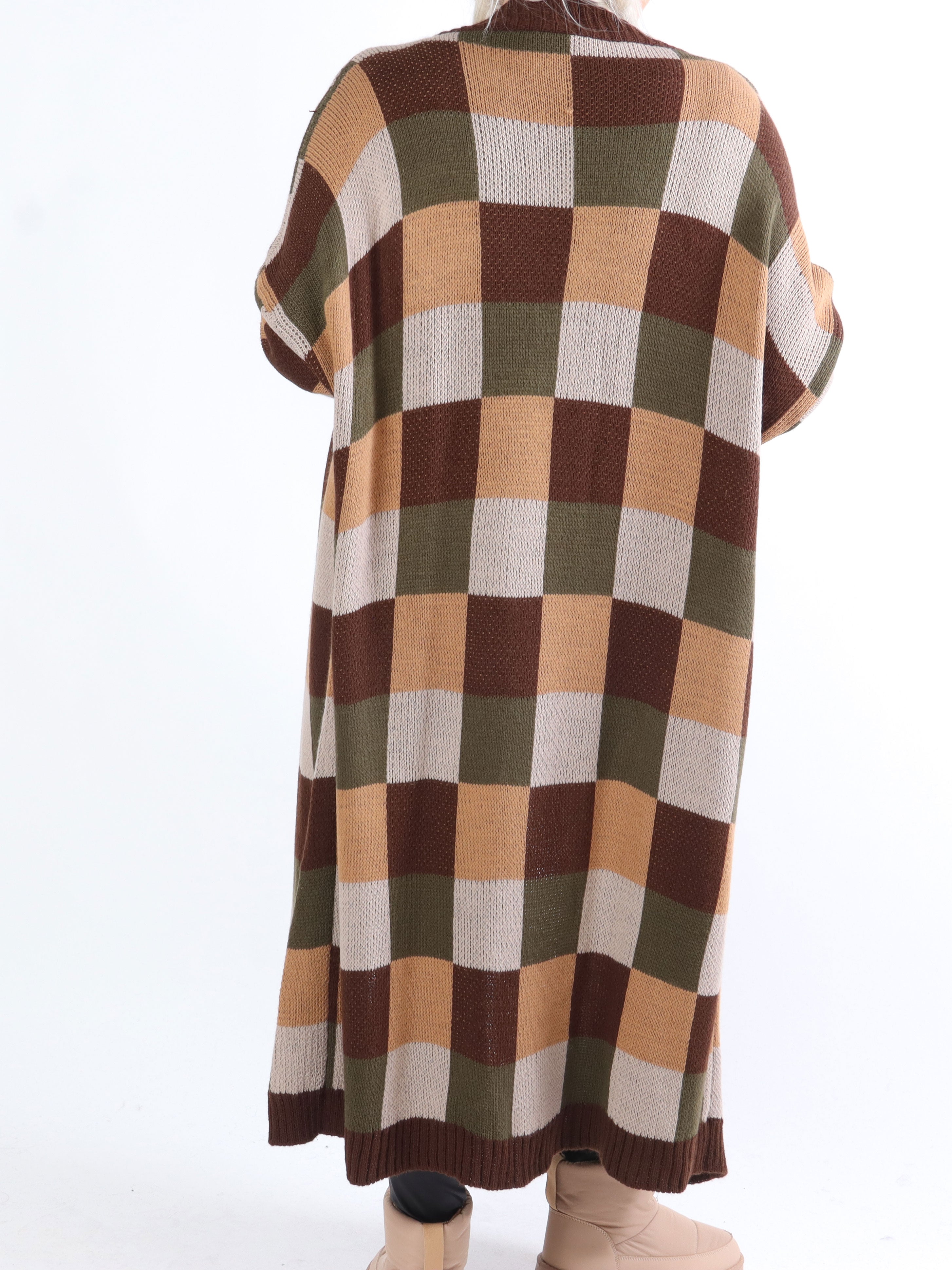 Nanami - Lång plus size stickad kofta i flerfärgad rutig färg