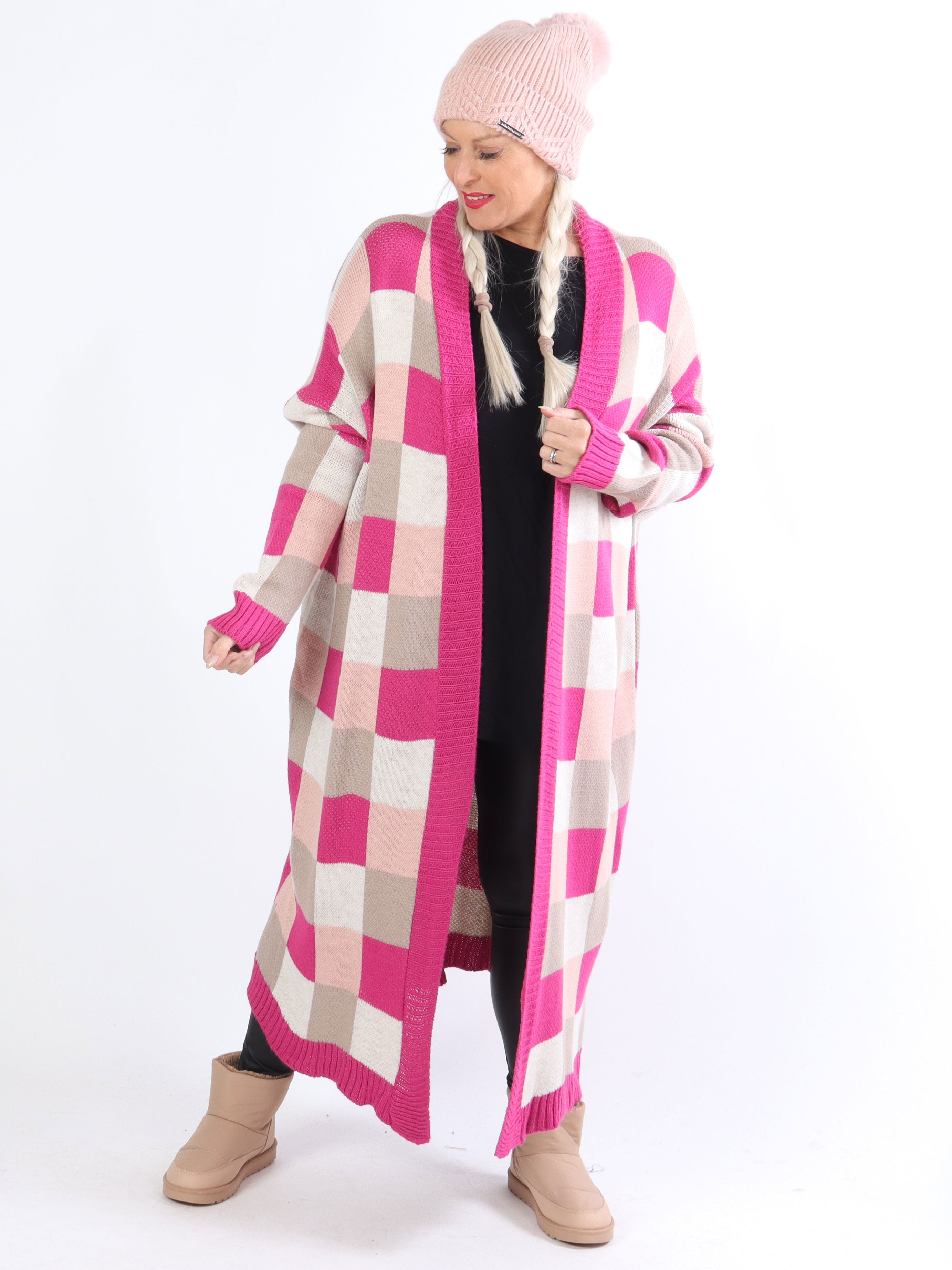 Nanami - Lång plus size stickad kofta i flerfärgad rutig färg - Pink