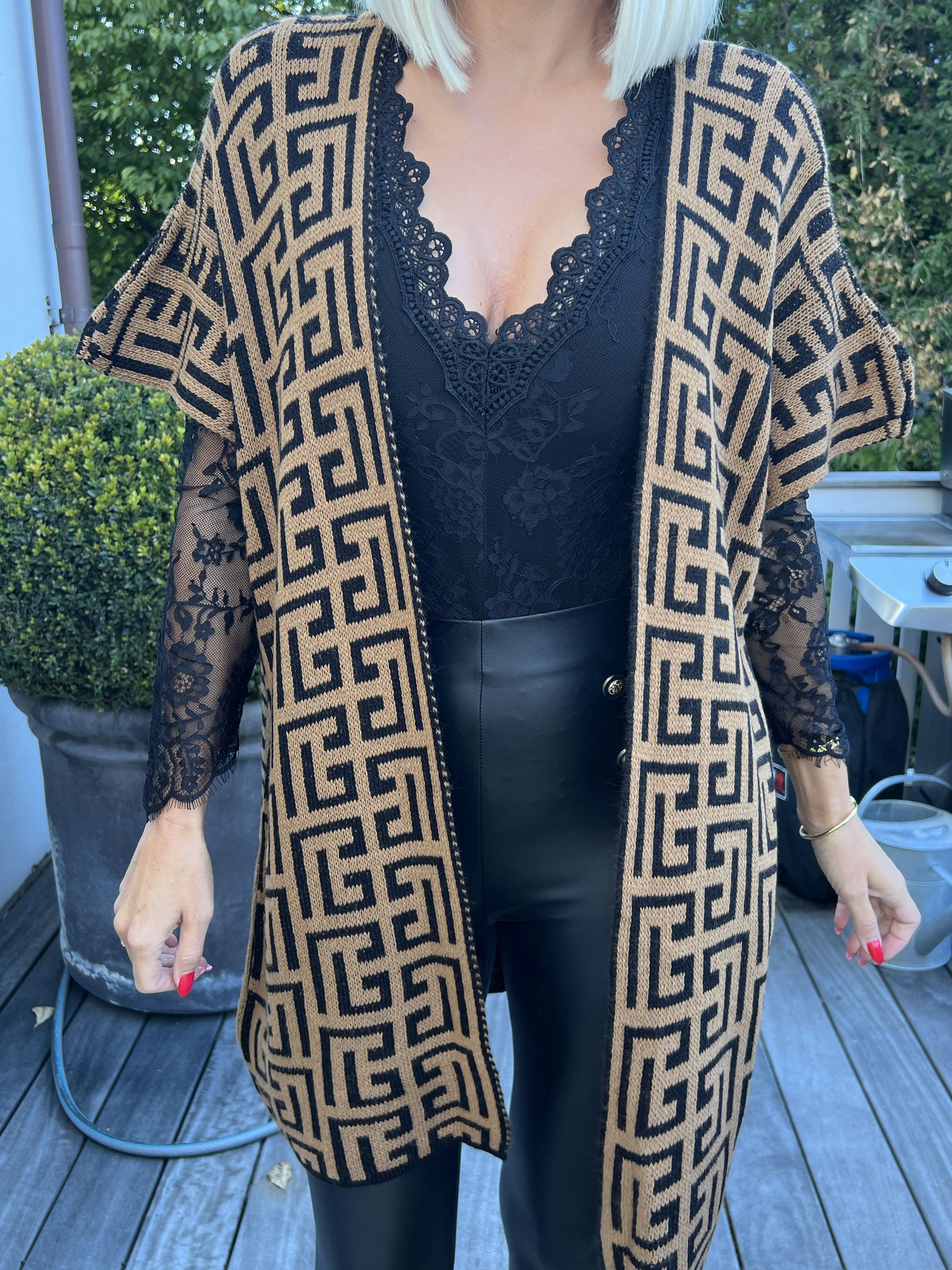 Tilly Pattern - Stickad kofta utan ärmar