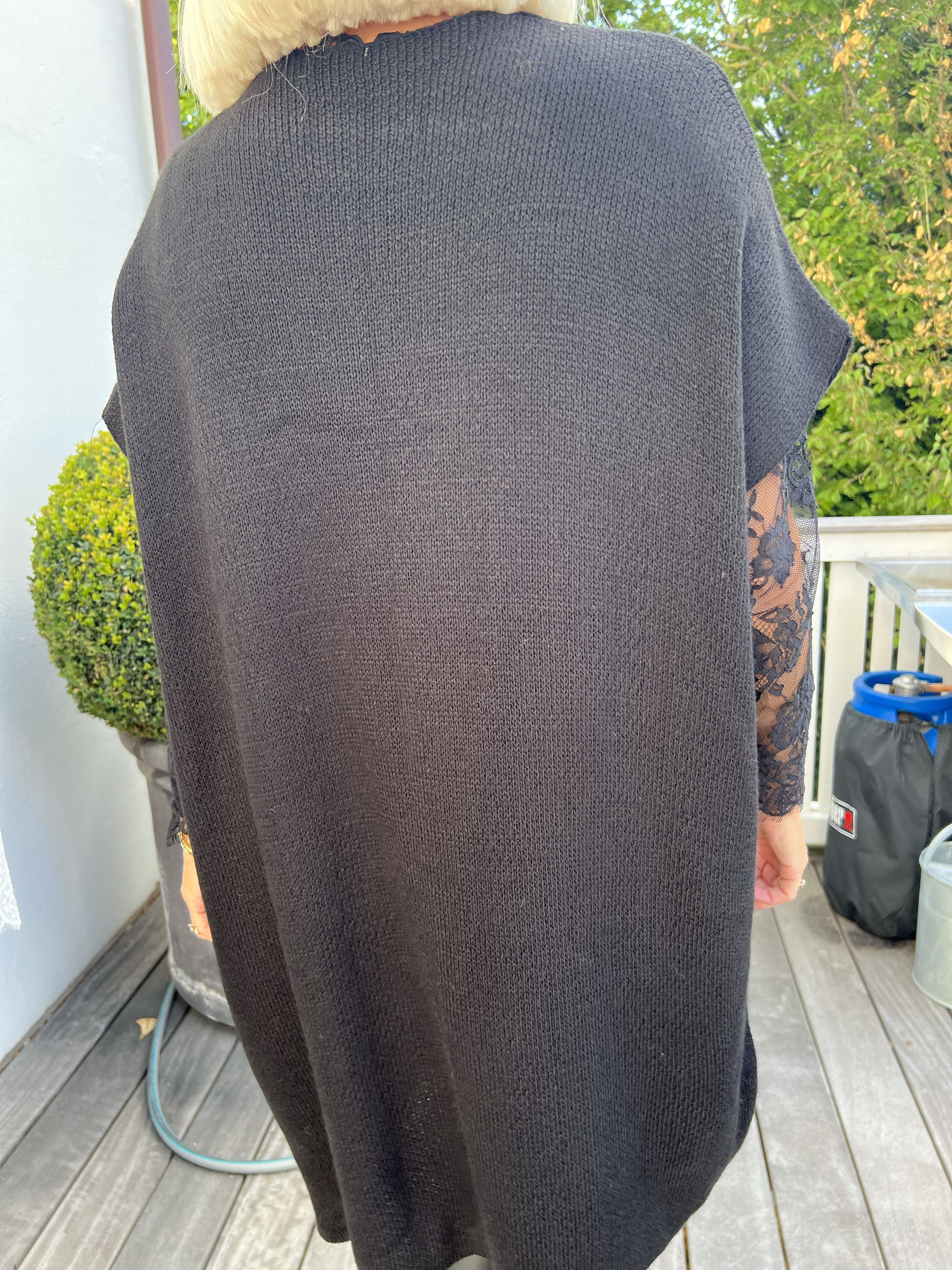 Tilly Plain - Stickad kofta utan ärmar