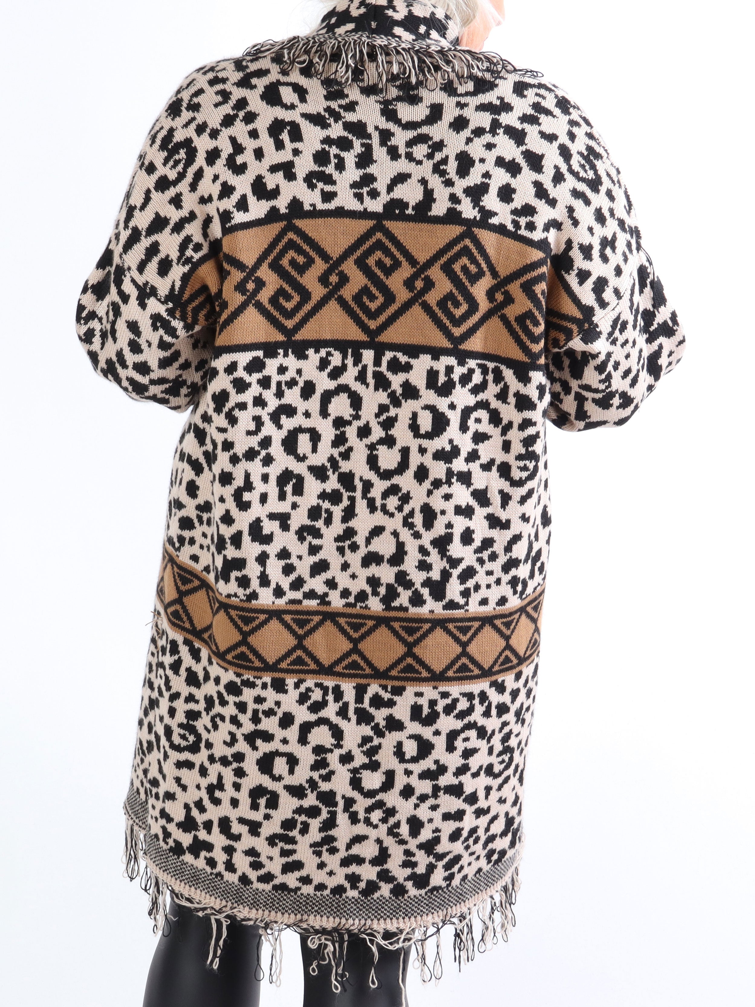 Hadia - Plus size stickad kofta med leopardmönster