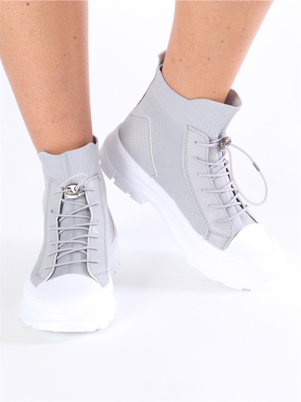 Darcy - Armégrön klänning med blomstermotiv i lagerform