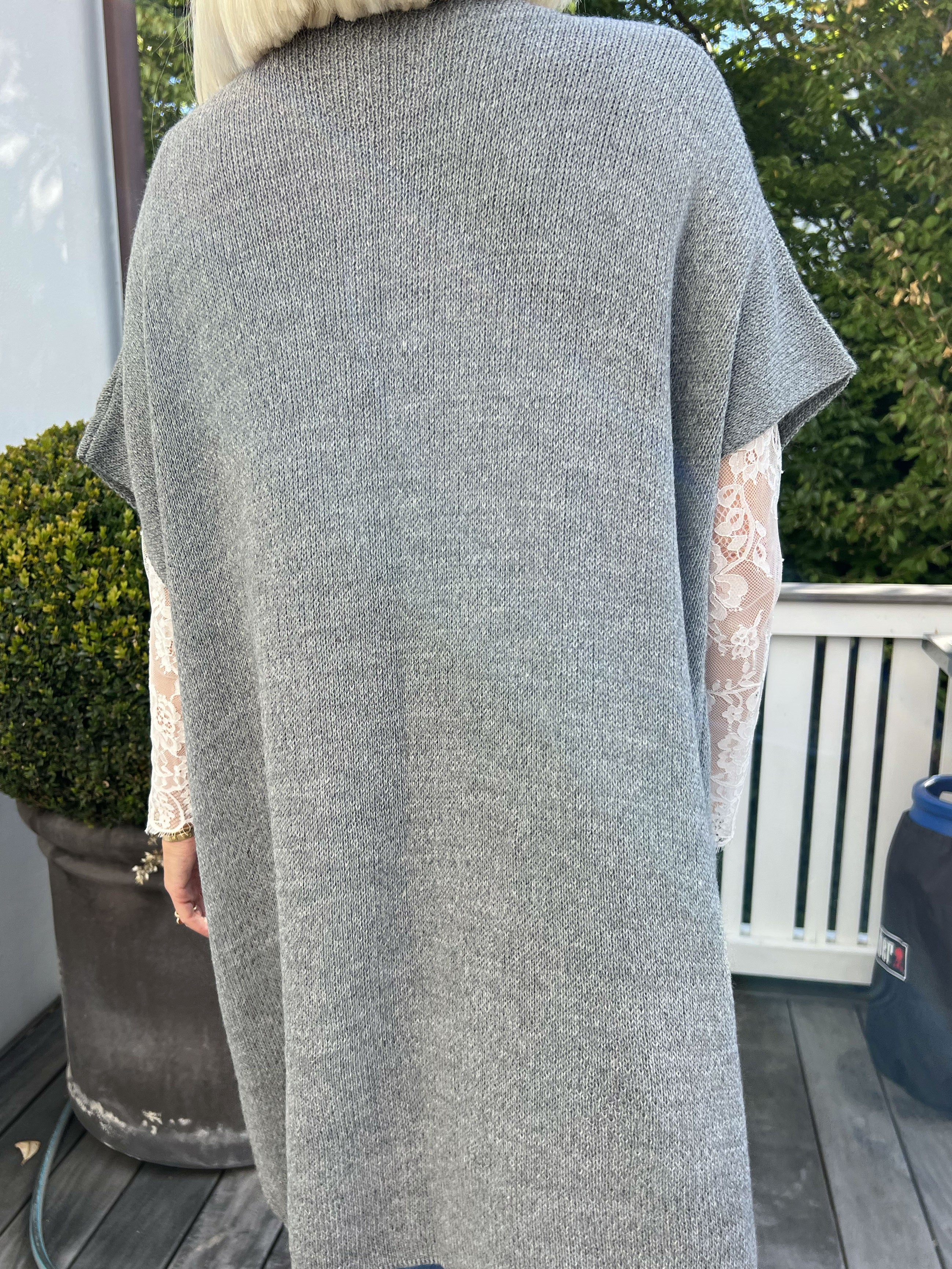 Tilly Plain - Stickad kofta utan ärmar