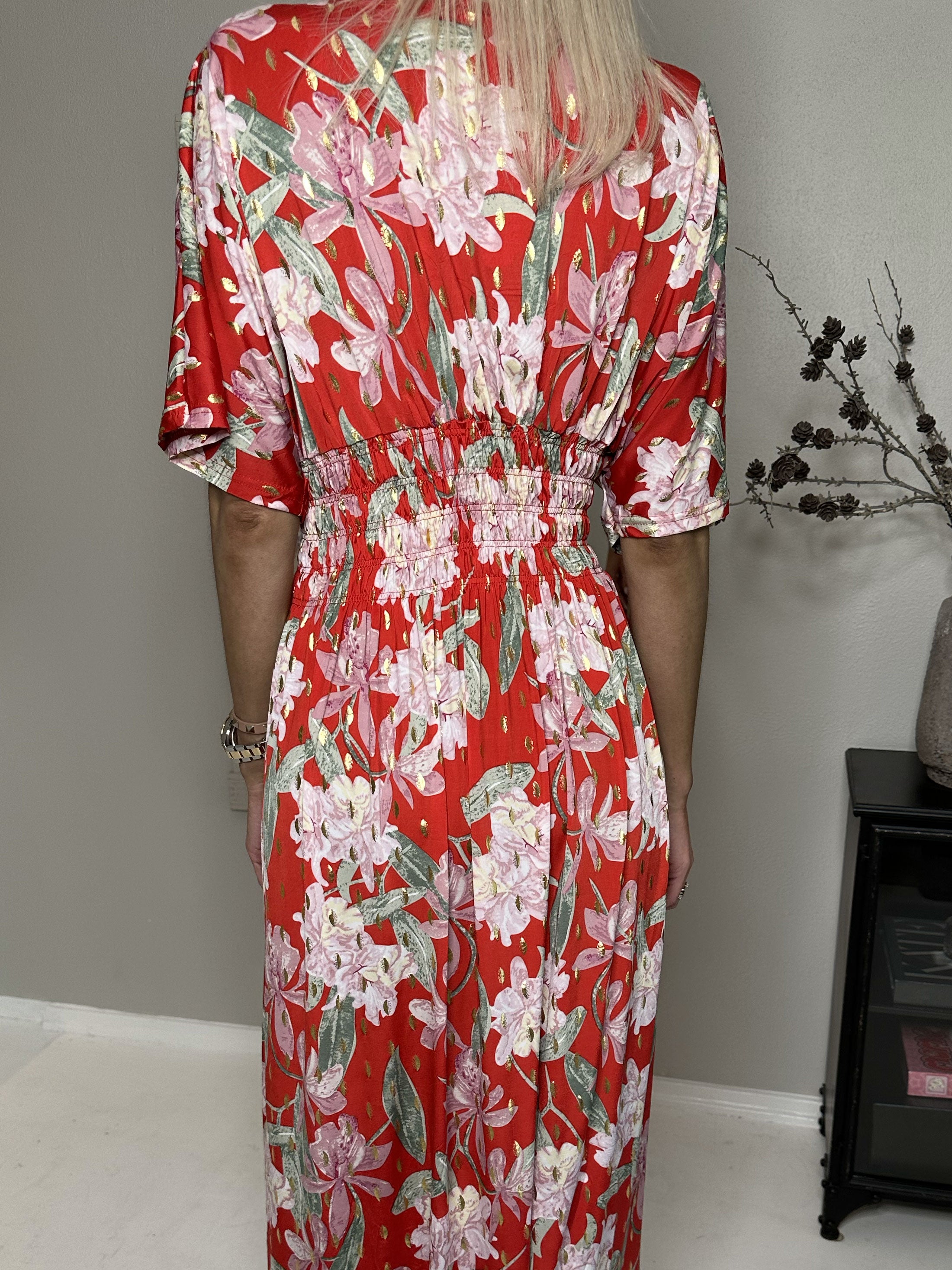 Pams Flower - Lång elastisk klänning i skrynkelfritt tyg