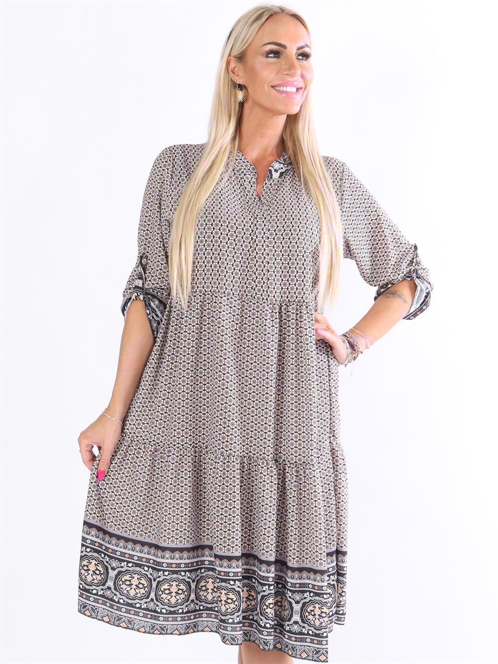 Lana - Mönstrad klänning med lager på lager-look