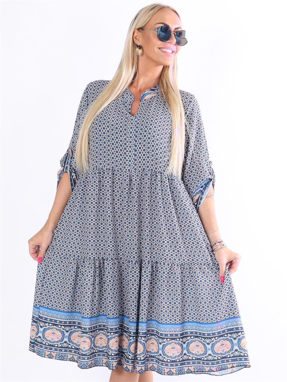 Lana - Mönstrad klänning med lager på lager-look