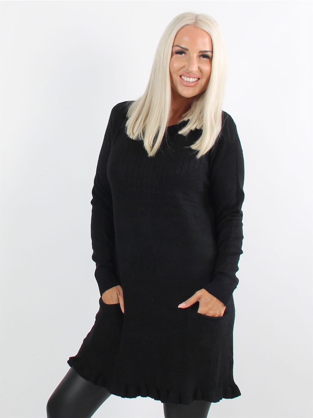 Caterine - Beige mjuk stickad klänning med liten volangkant