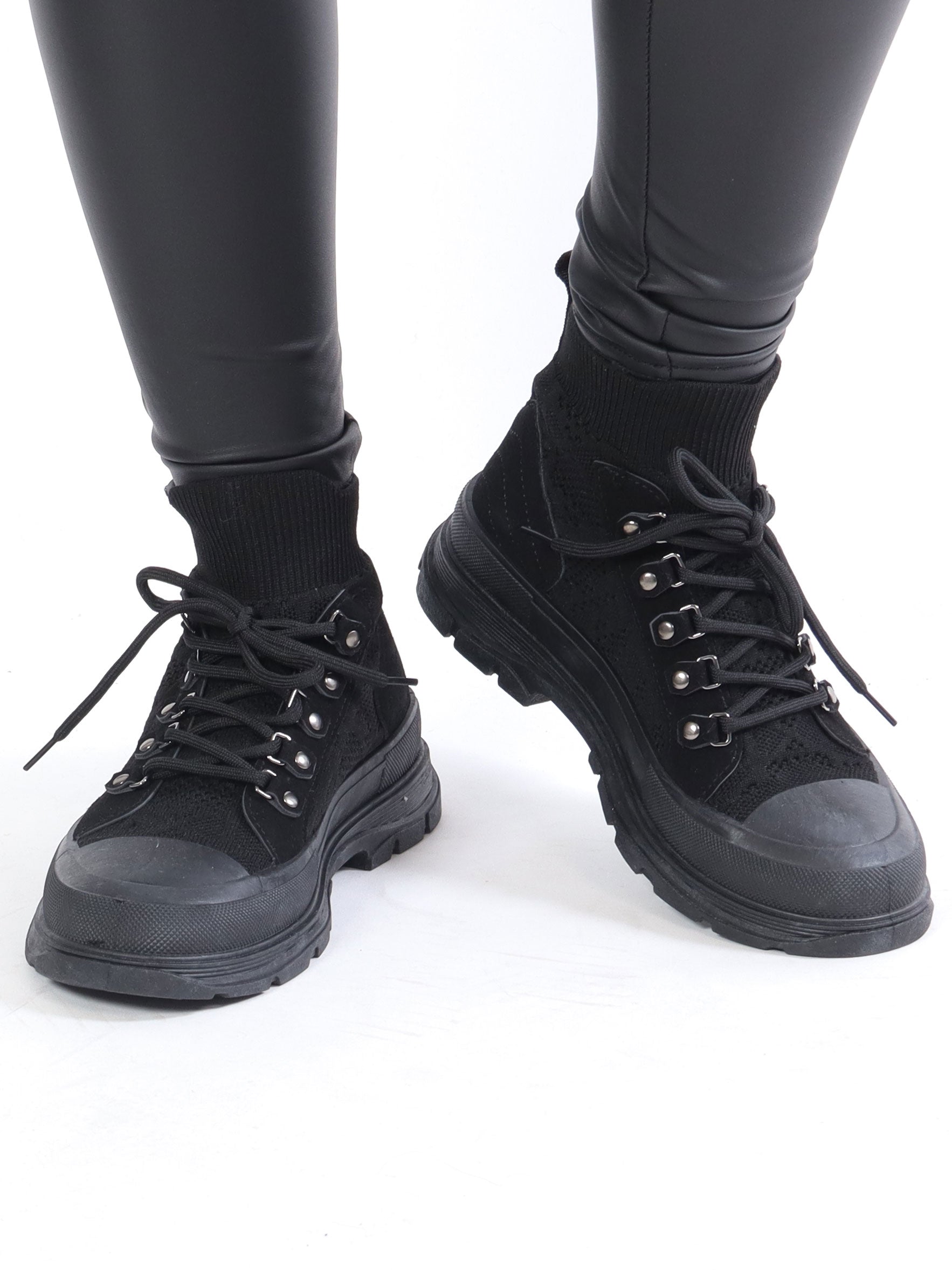 Liva - Sock sneakers med spetsdetaljer - Beige