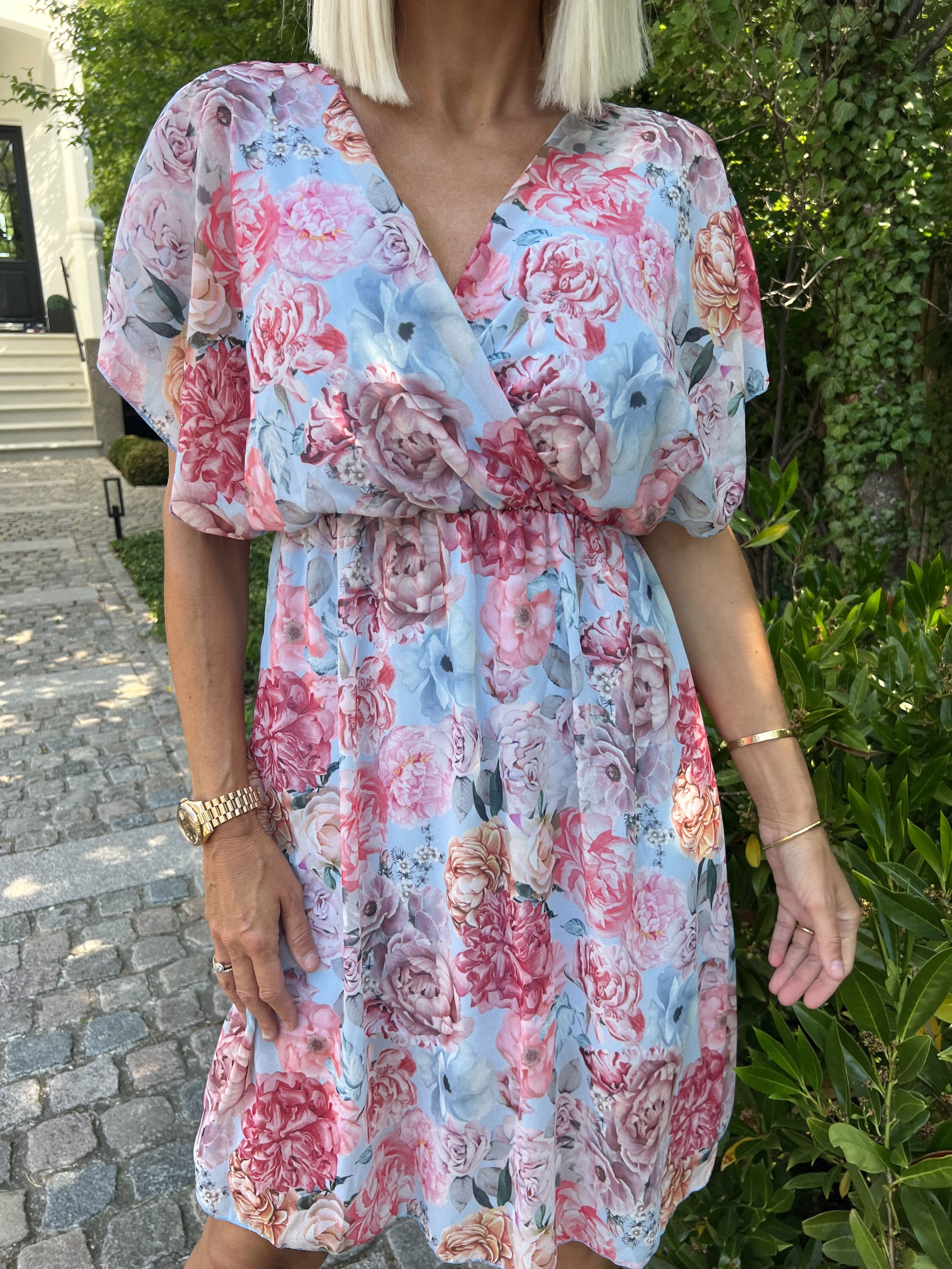 Ibis - Söt sommarklänning i blommigt mönster - Light blue