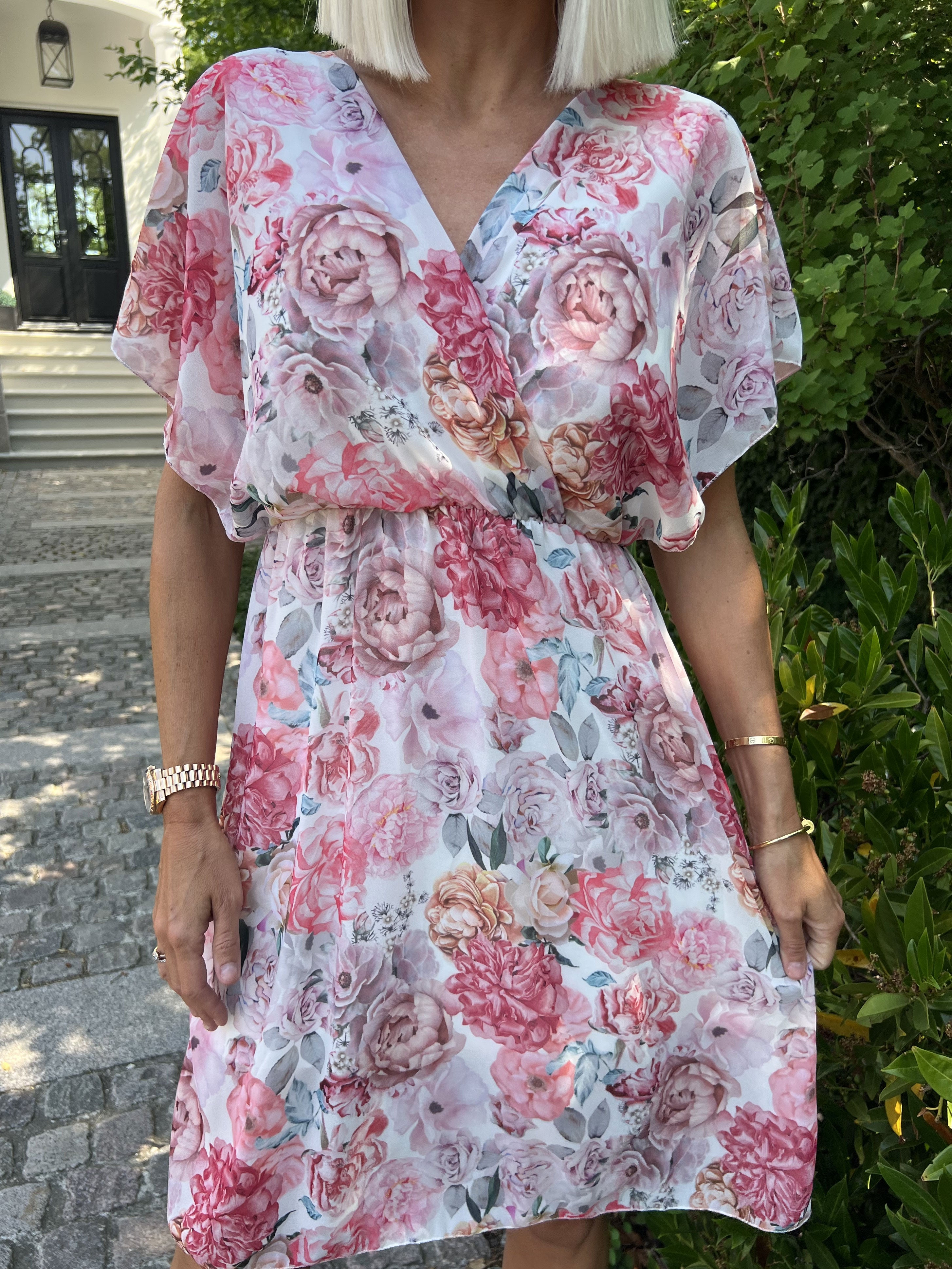 Ibis - Söt sommarklänning i blommigt mönster - Black