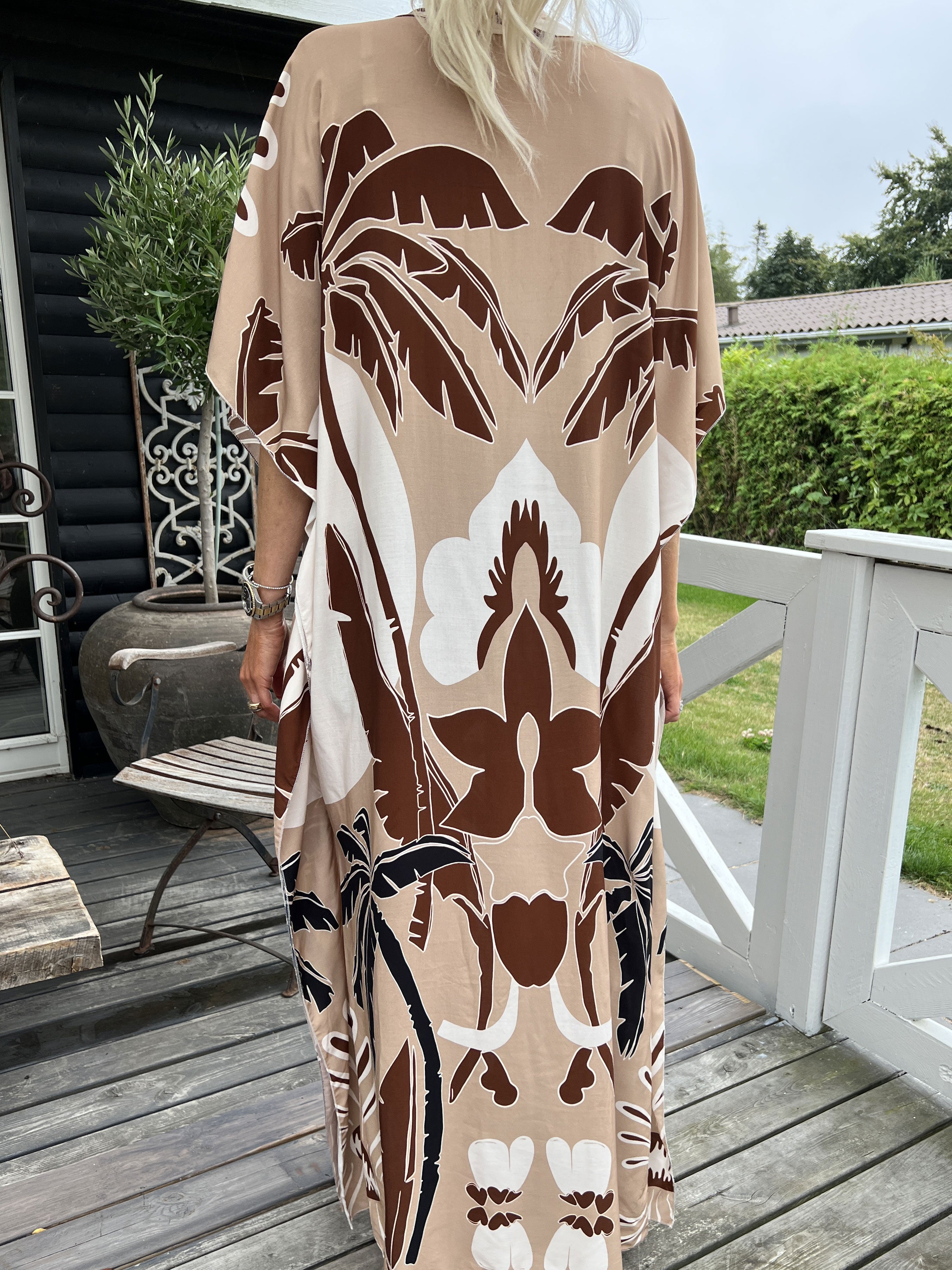 Ilya - Lång lös klänning med stort bladmönster