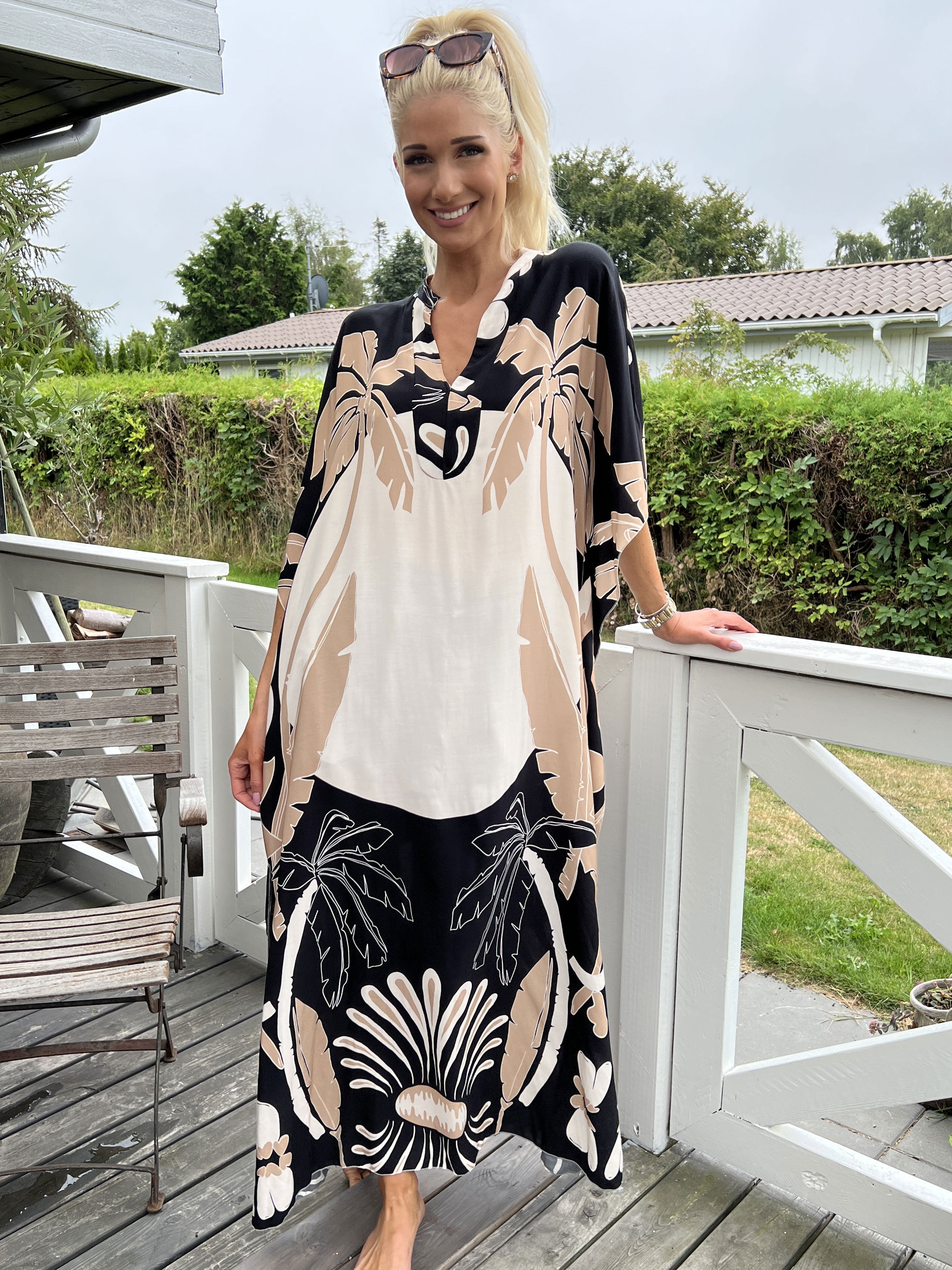 Ilya - Lång lös klänning med stort bladmönster