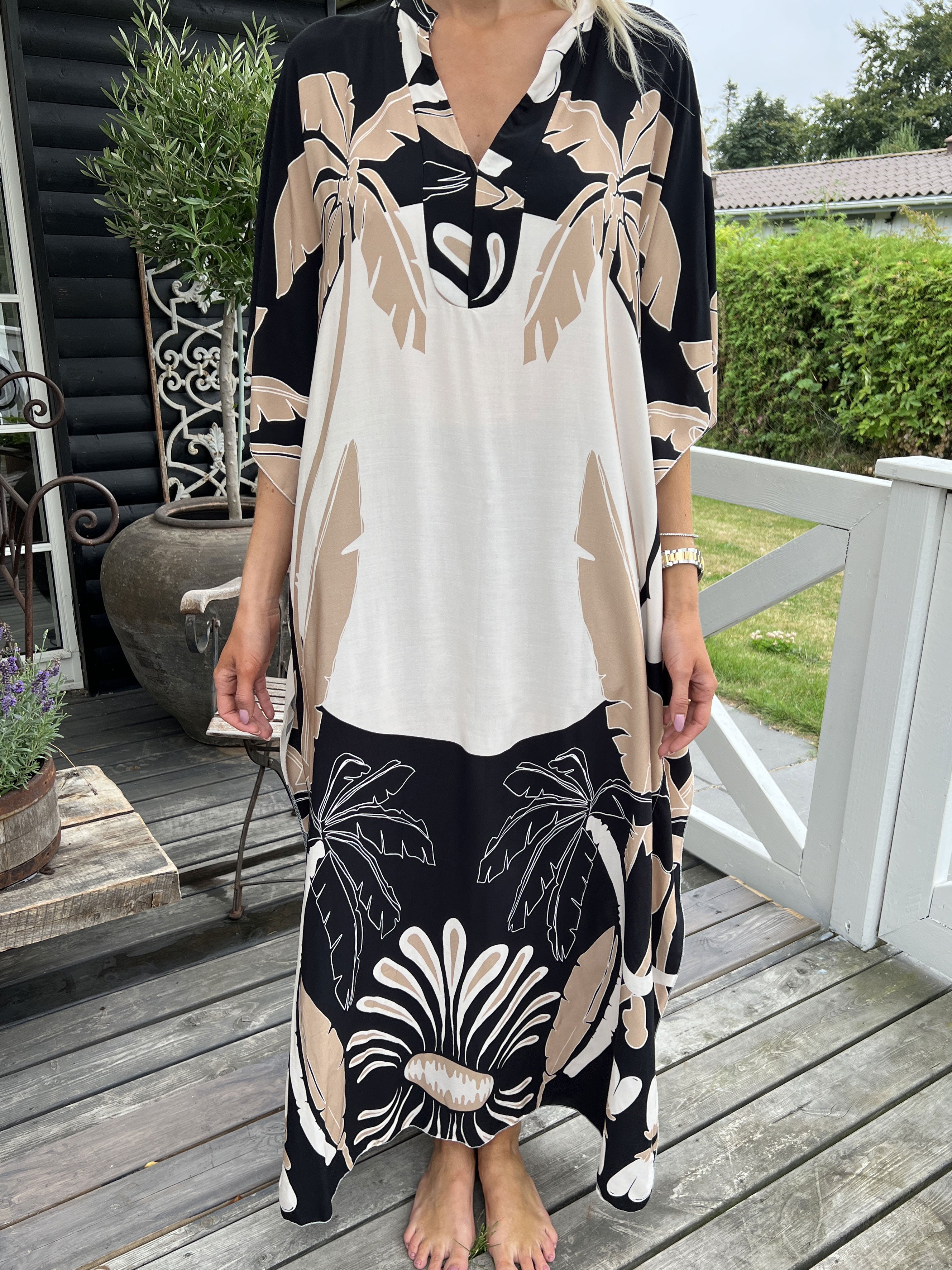 Ilya - Lång lös klänning med stort bladmönster