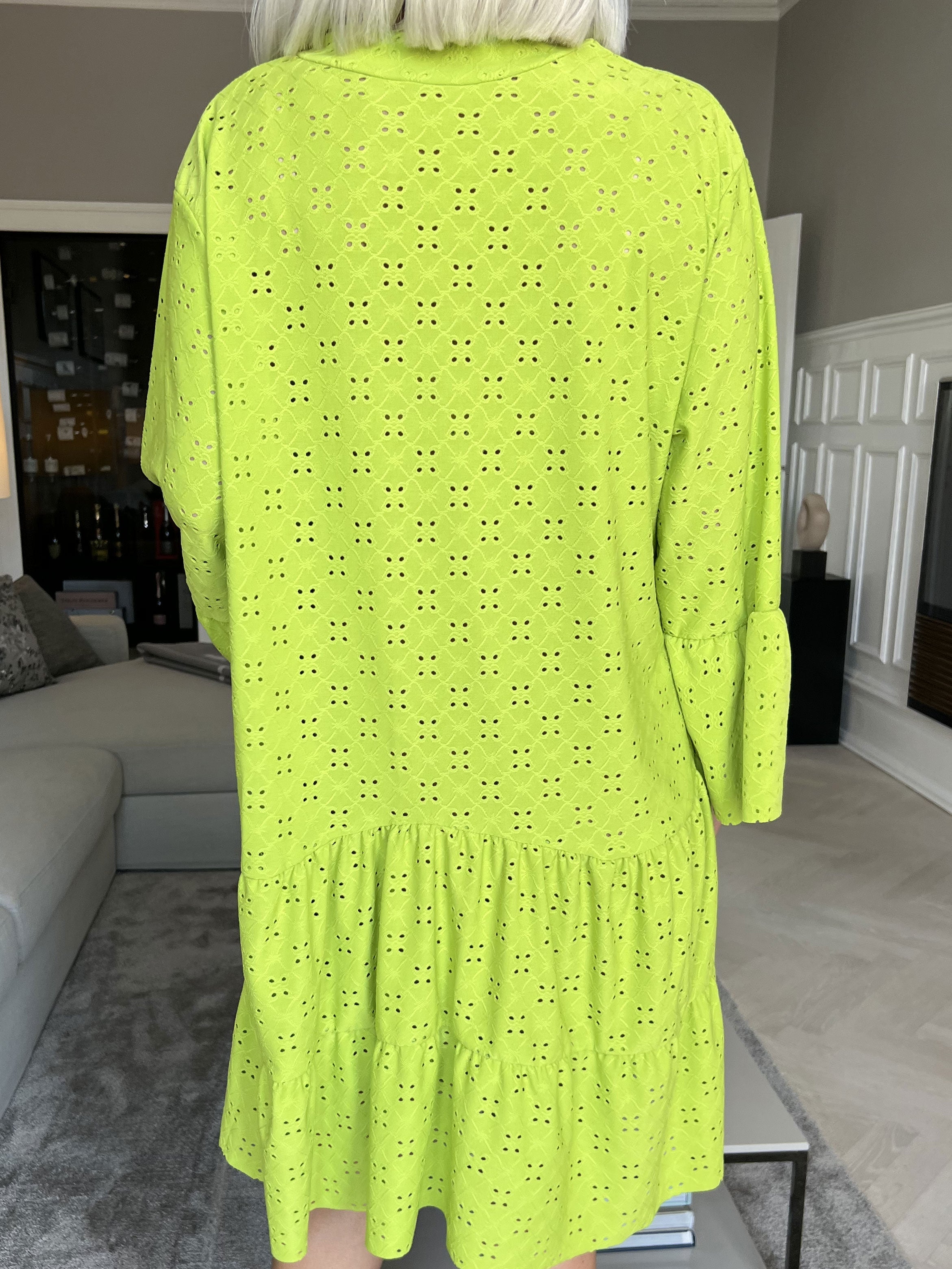 Indiana - Söt klänning med resår i broderie anglaise