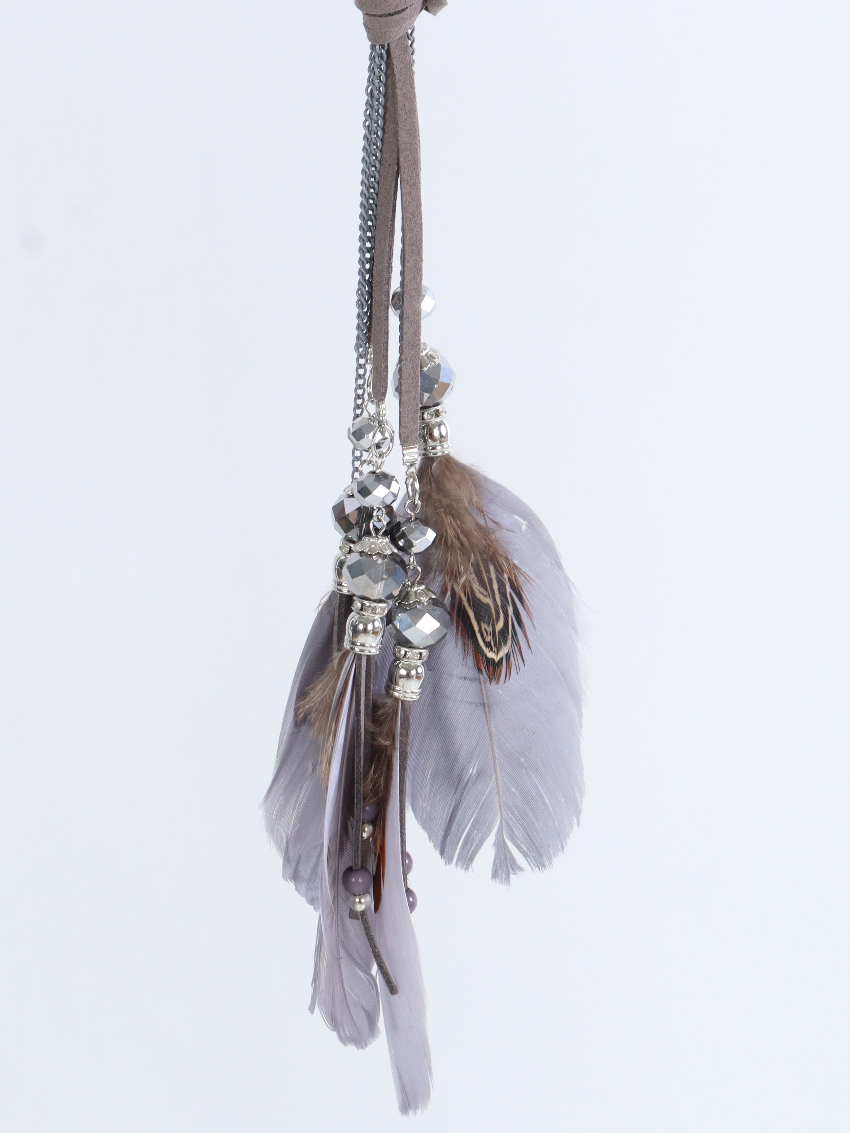 Ine - Halsband med fjädrar