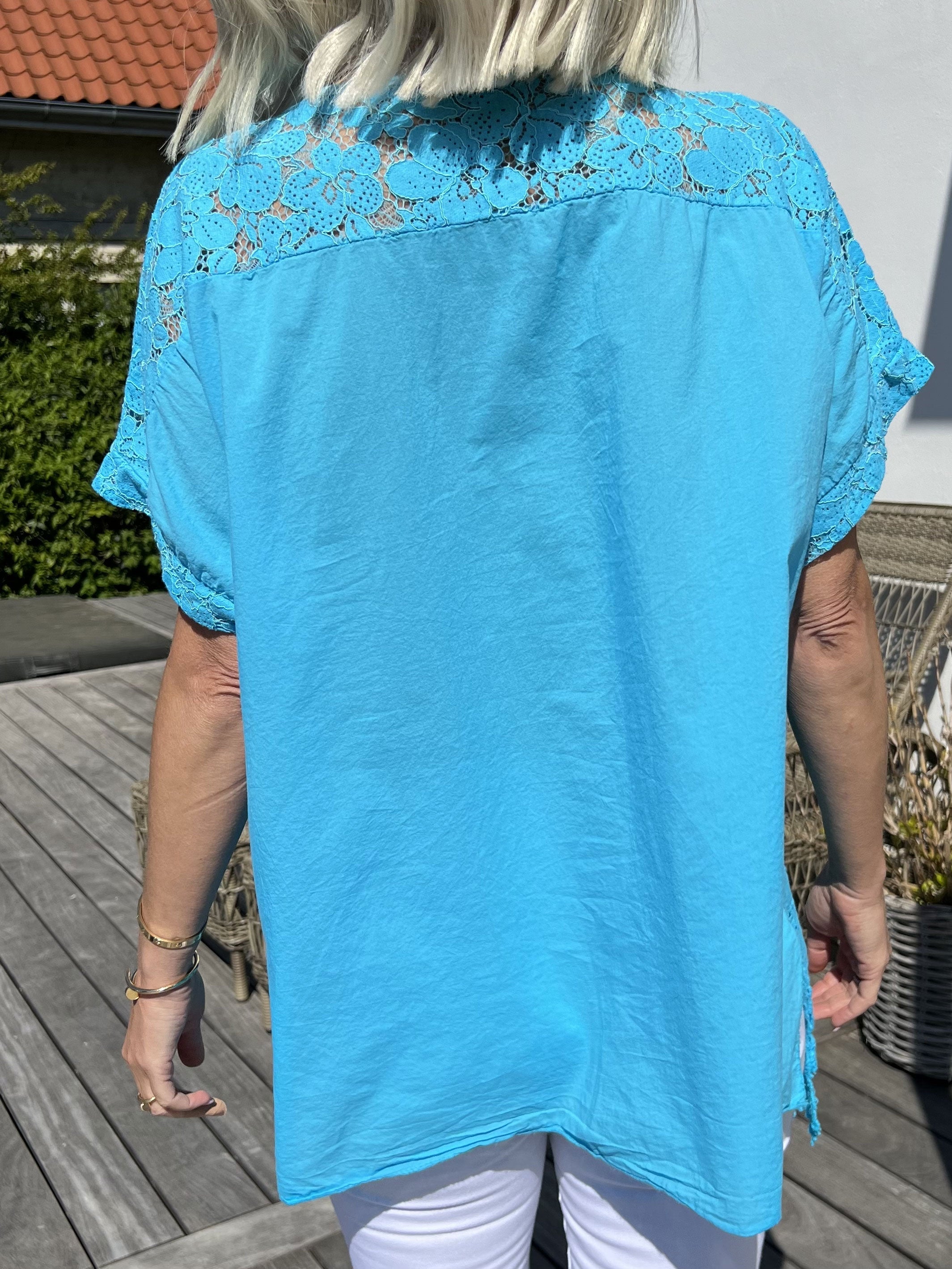 Inna - Söt topp med spets och broderi anglaise