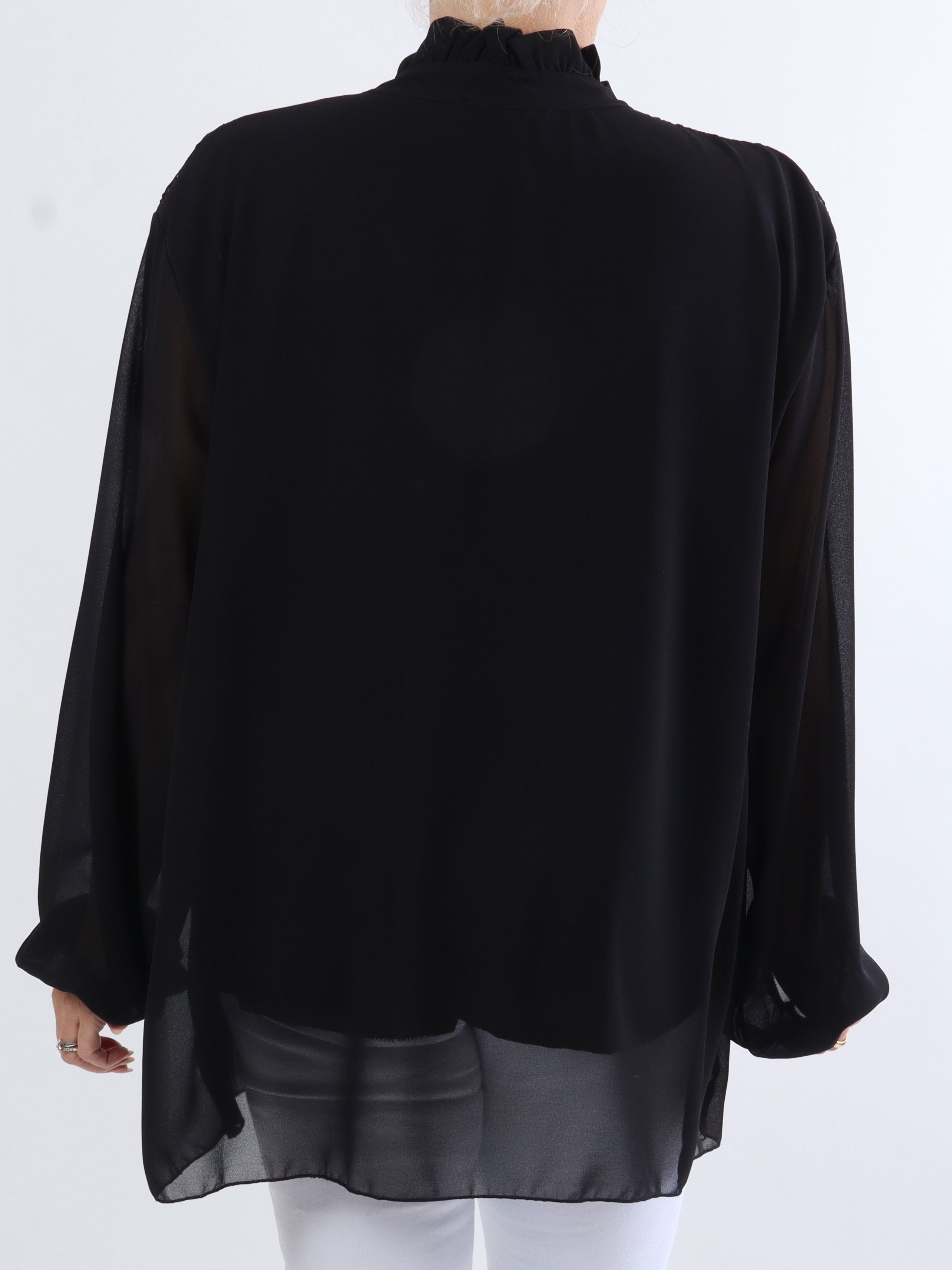 Iris - Söt plus size topp med spets och veck