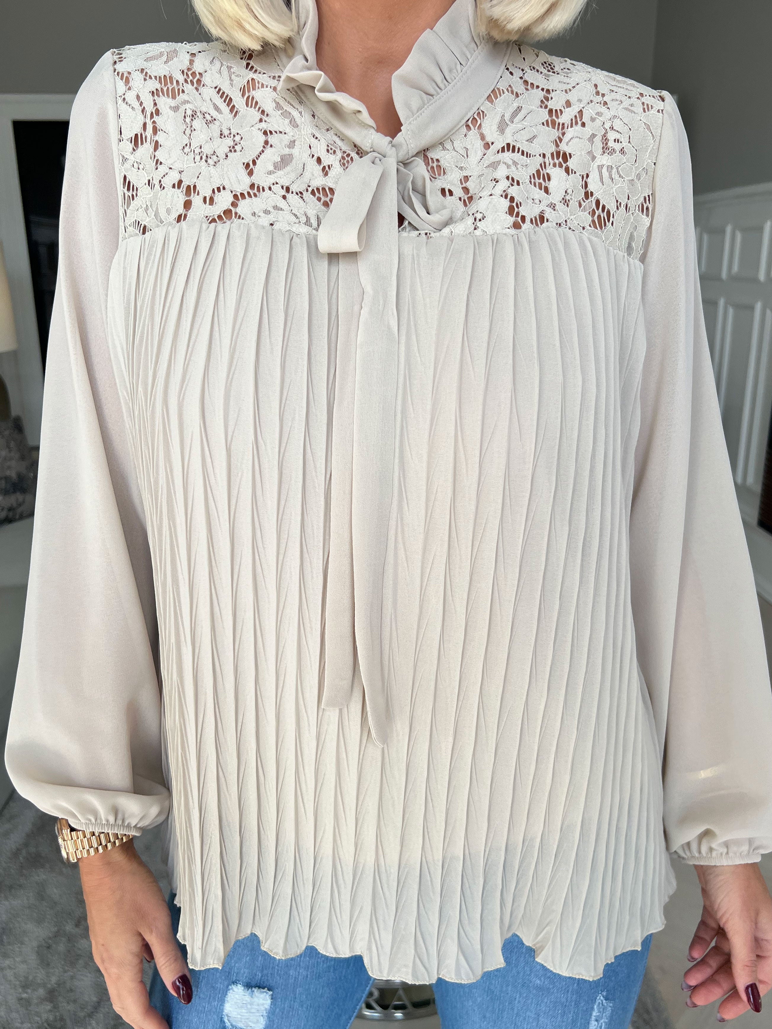 Iris - Söt topp med spets och veck - White