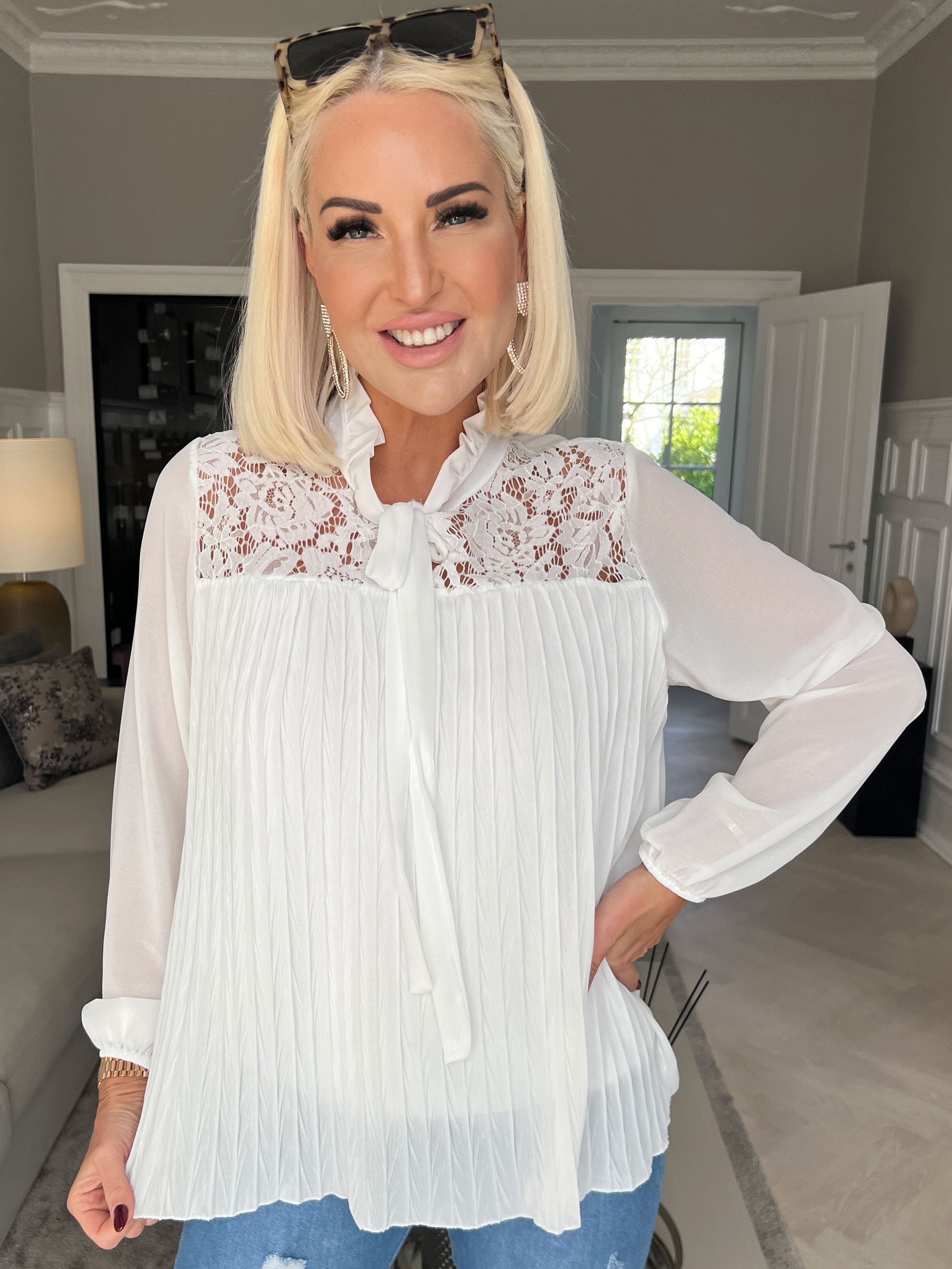 Iris - Söt topp med spets och veck