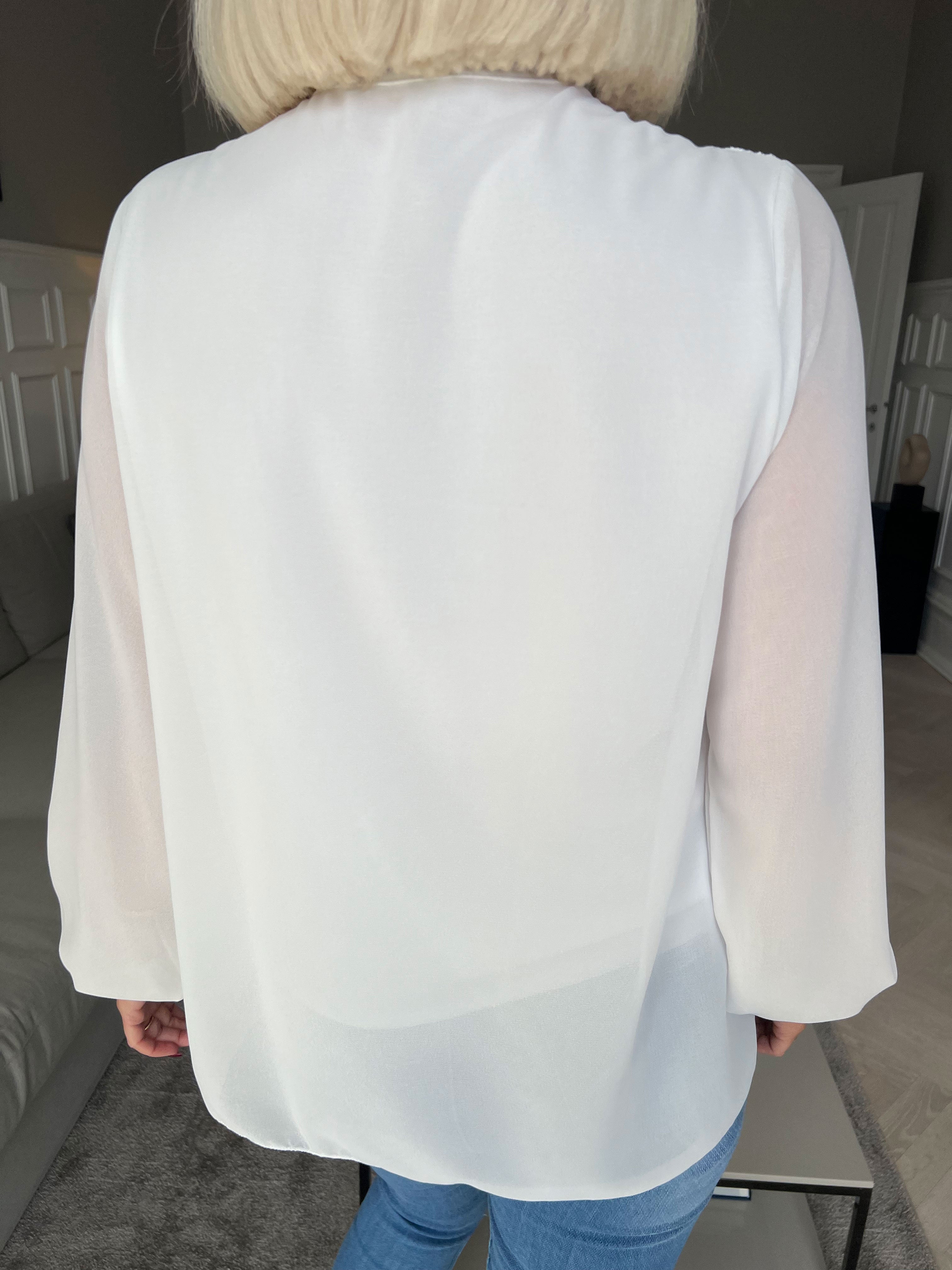 Iris - Söt topp med spets och veck