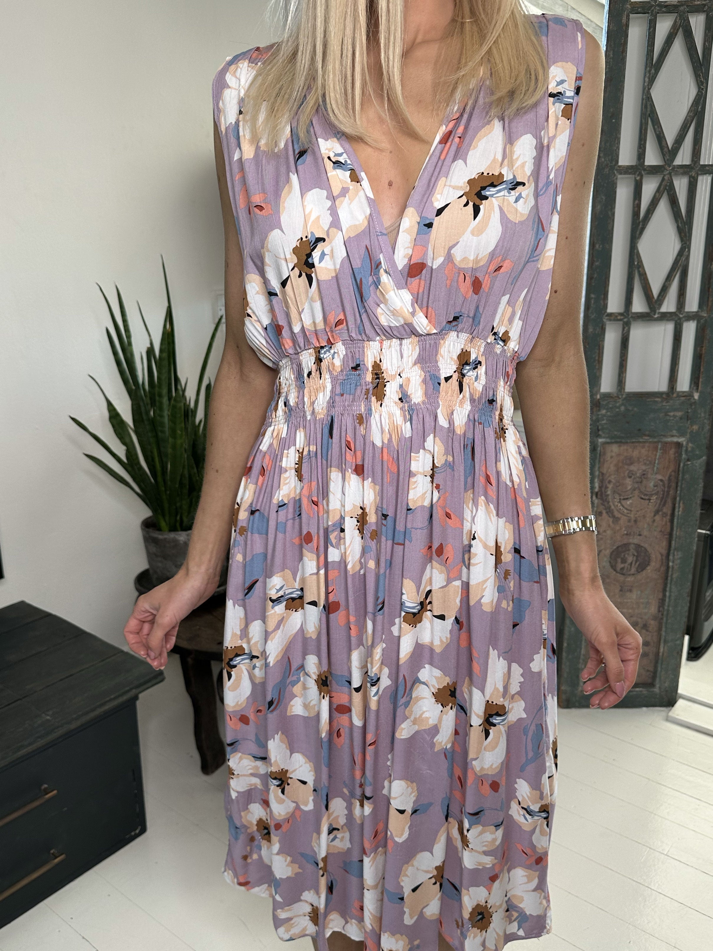 Izzy - Söt sommarklänning i bomull med elastisk midja