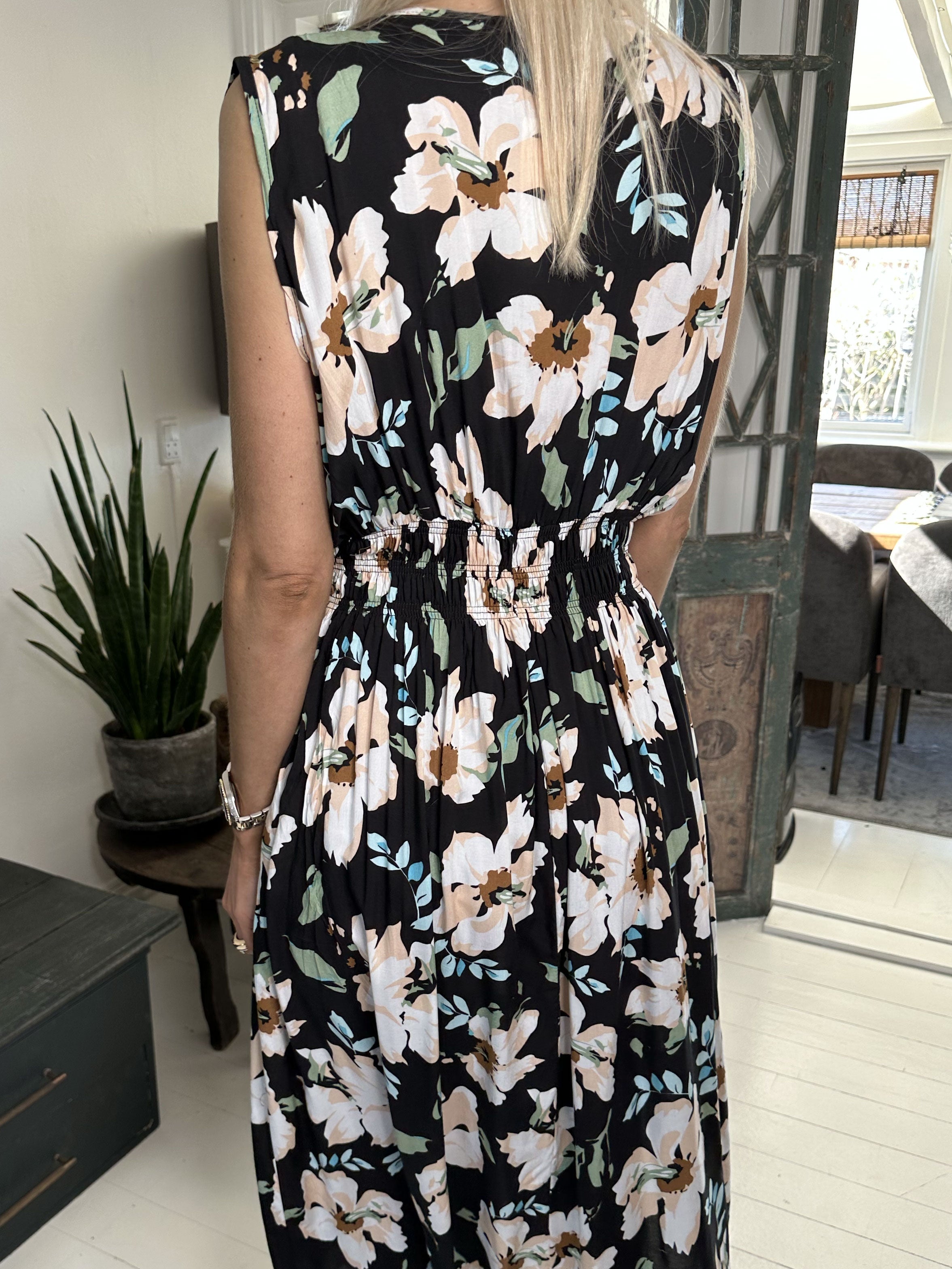 Izzy - Söt sommarklänning i bomull med elastisk midja