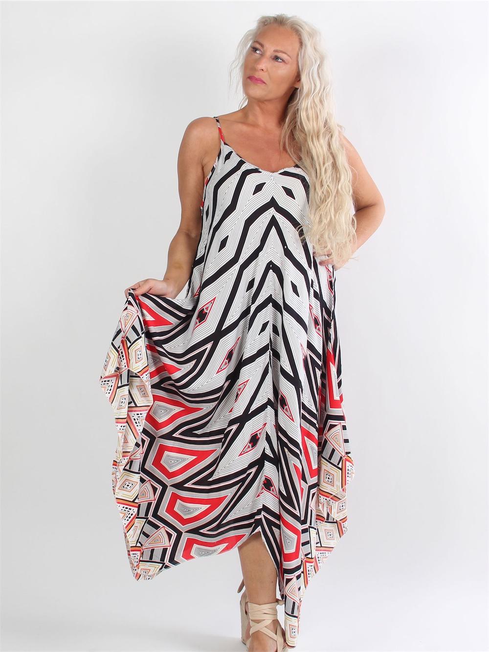 Jaione - Vit och svart mönstrad axelbandslös klänning med röda detaljer