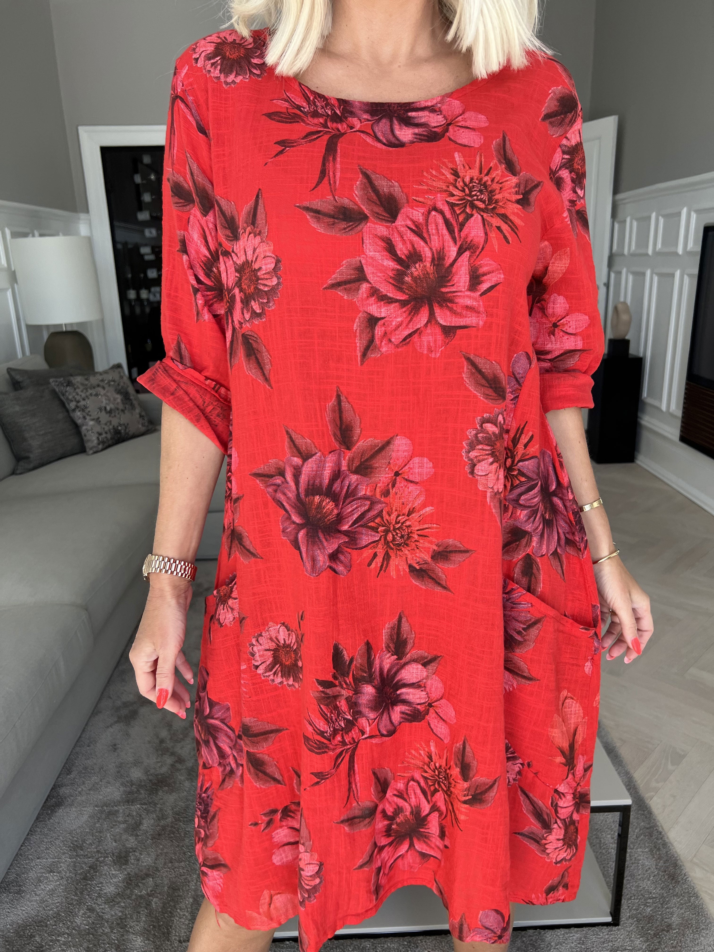 Jayda - Söt bomullsklänning med ficka och blommigt tryck