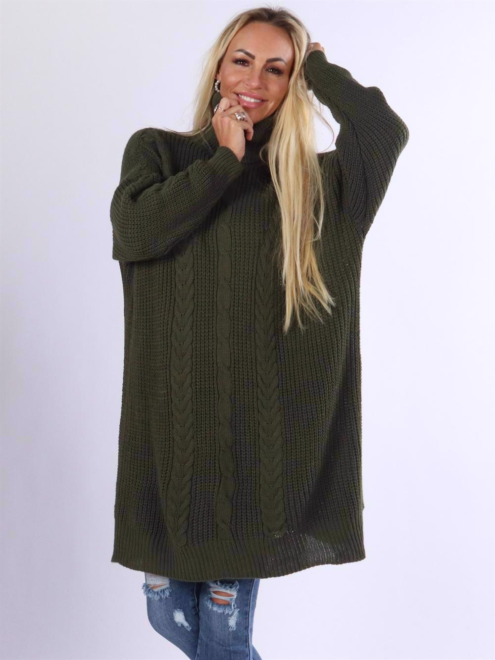 Jazmin - Höghalsad stickad klänning med kabelstickning